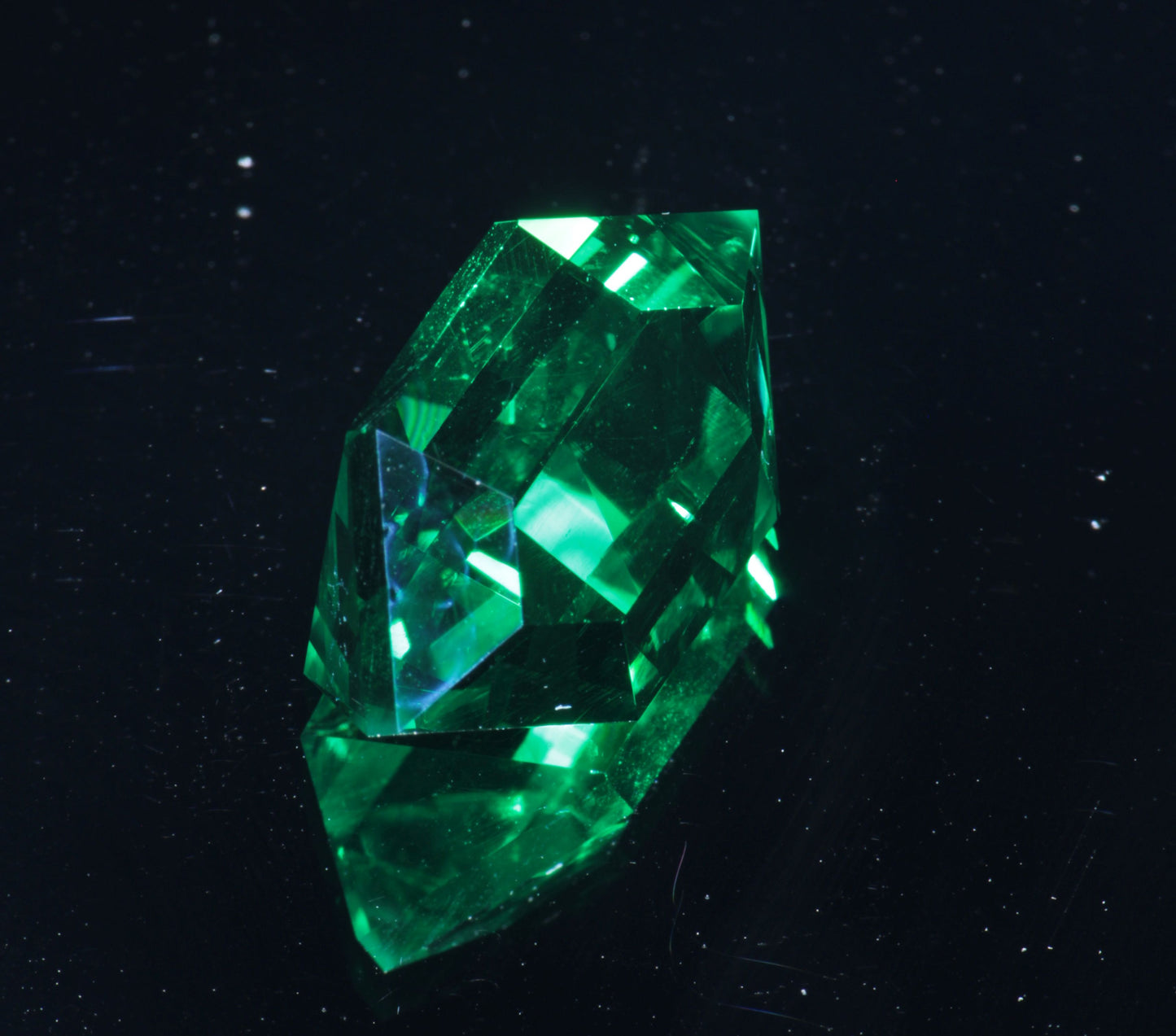 Retro Pixel RetroHex Cut Green Laser Garnet 10ct