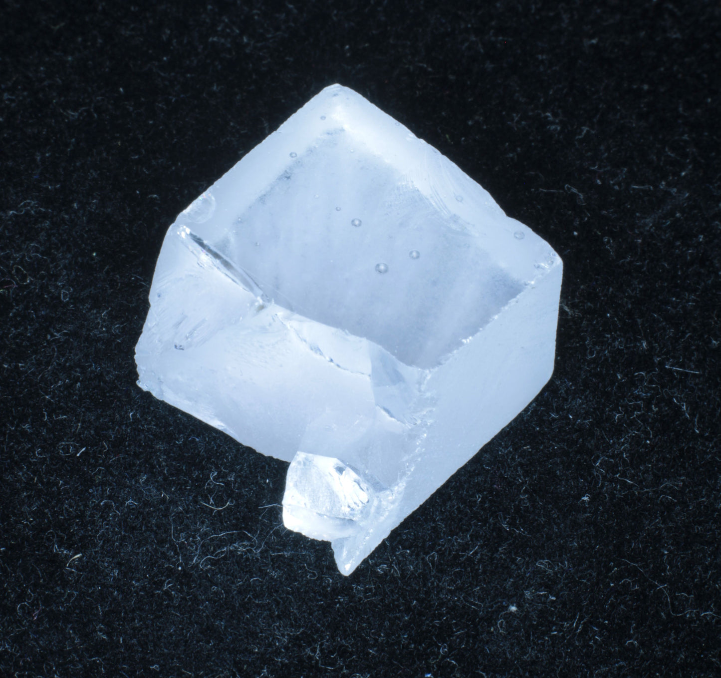 Chunk of Sapphire Grown for the F-35 Fighter Jet
