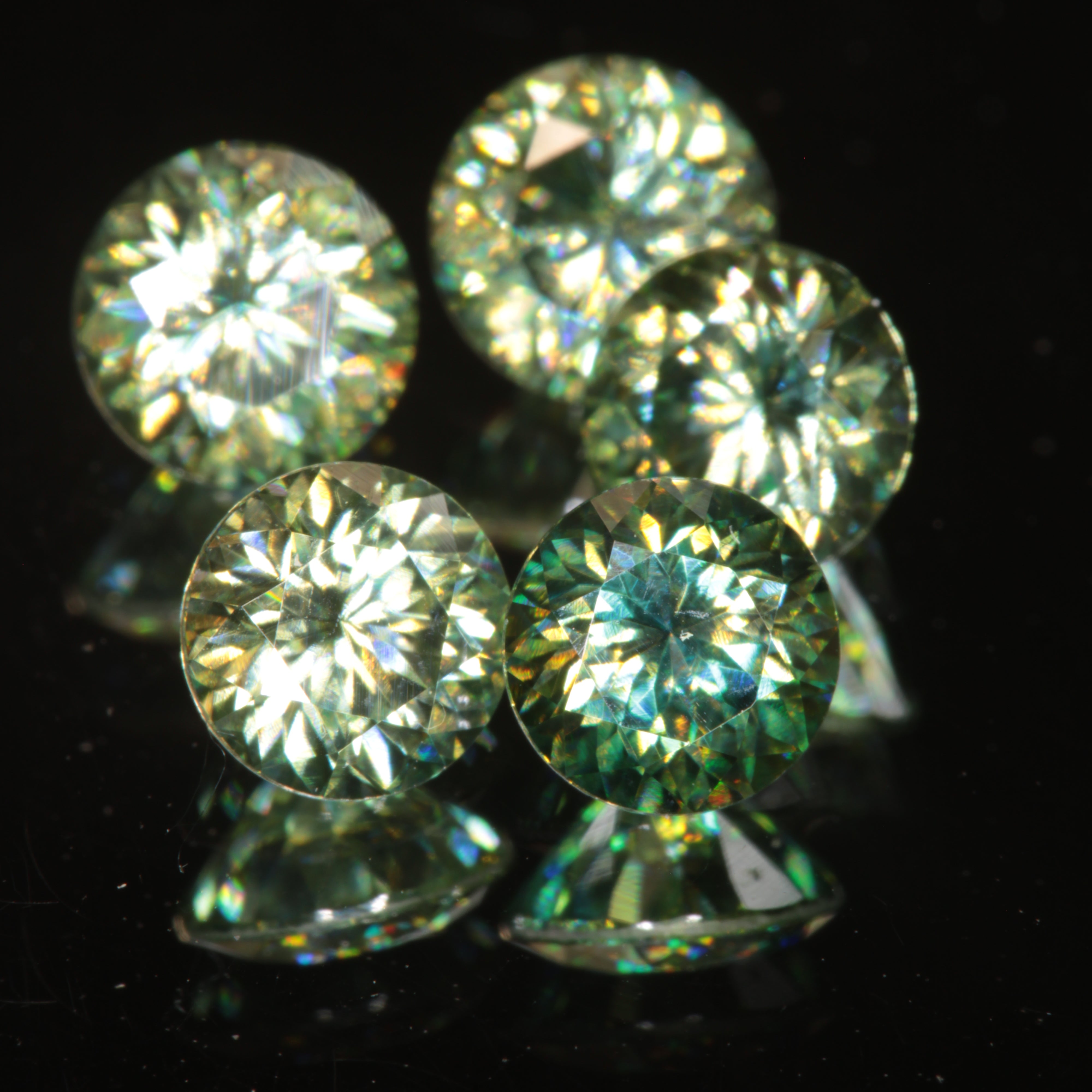 Round Dichroic Moissanite Gems, Showing Yellow and Blue Sparks from the stone’s dichroism