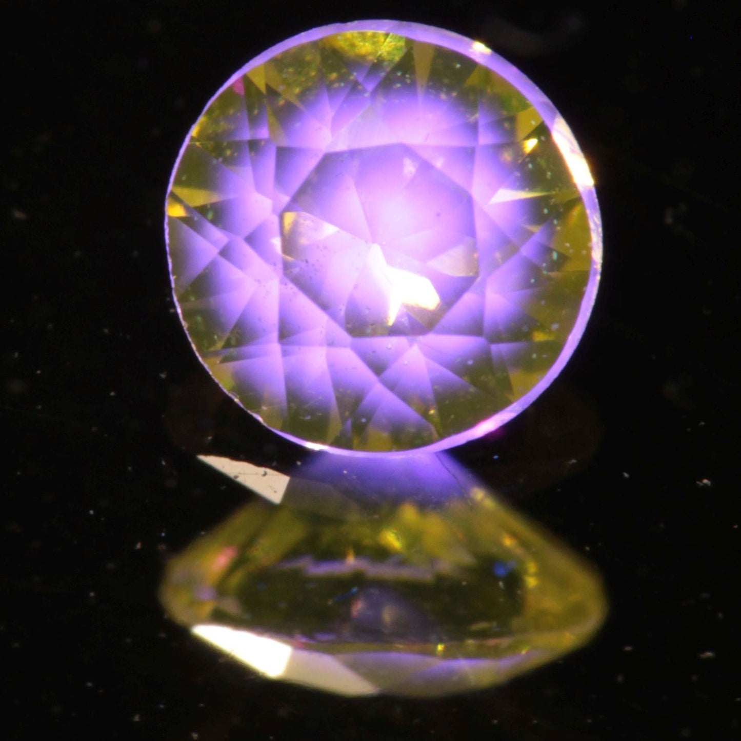 Faceted Round Ce/Nd YAG Gemstone with “Bullseye” Pink Fluorescence in the Yellow Crystal
