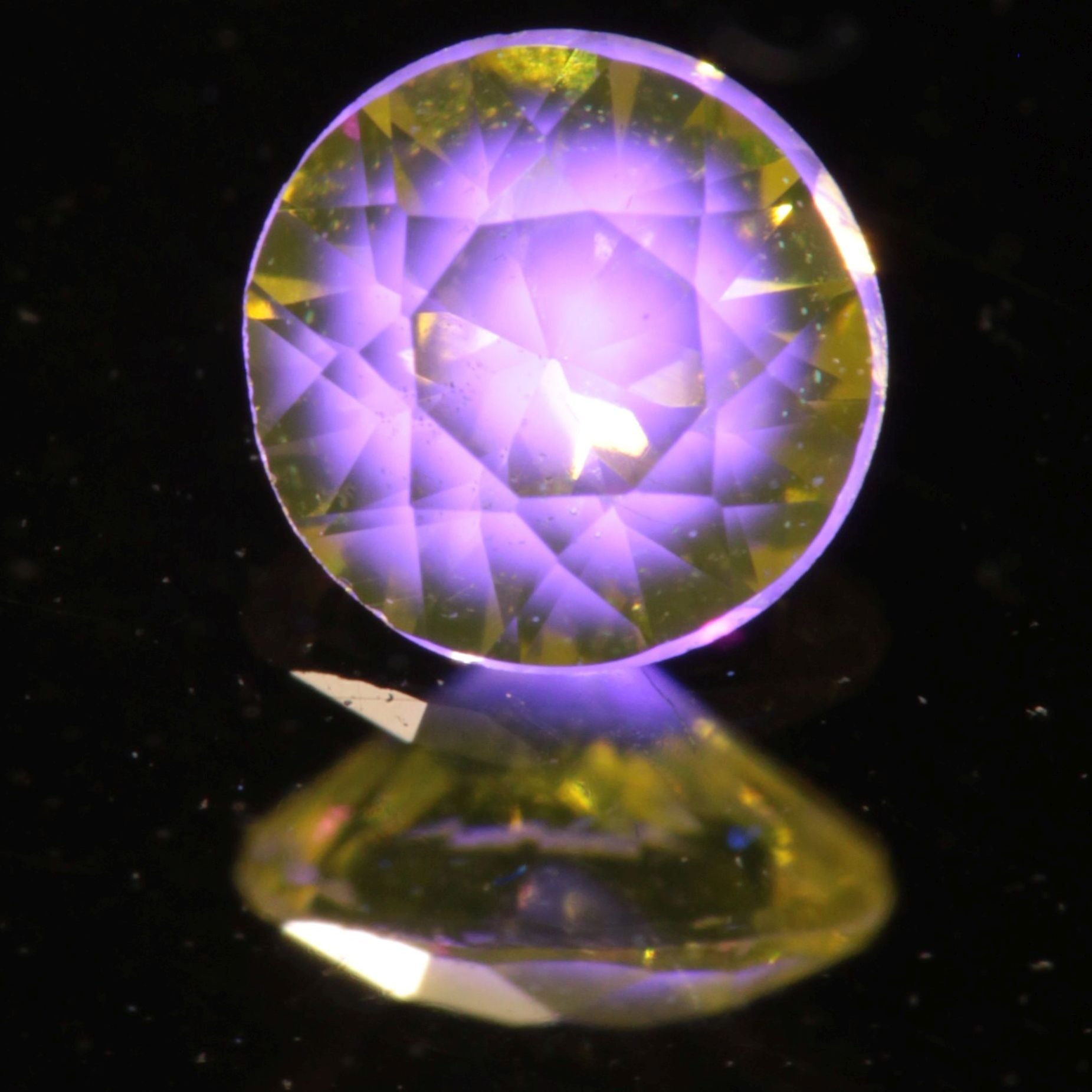 Faceted Round Ce/Nd YAG Gemstone with “Bullseye” Pink Fluorescence in the Yellow Crystal