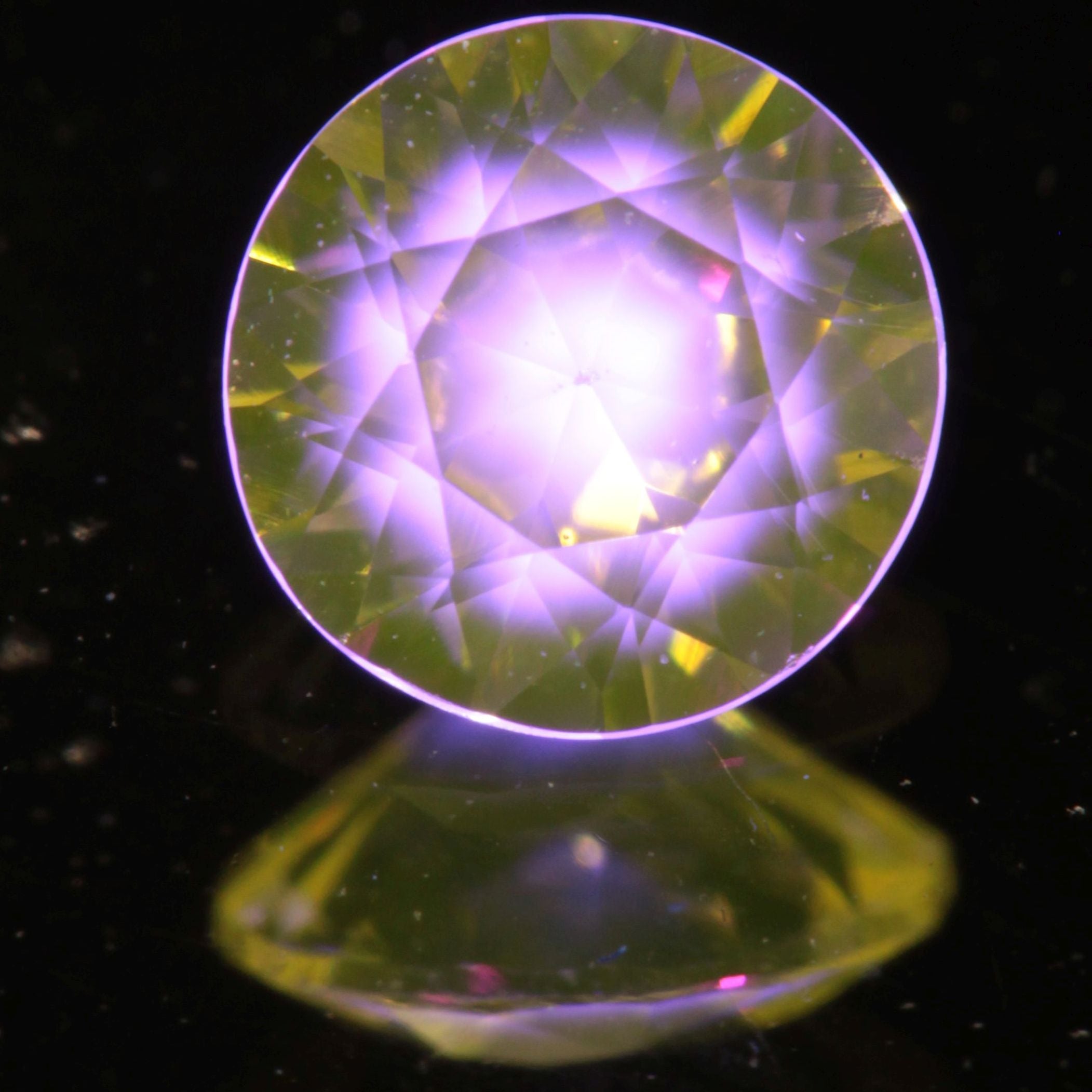 Faceted Round Ce/Nd YAG Gemstone with “Bullseye” Pink Fluorescence in the Yellow Crystal