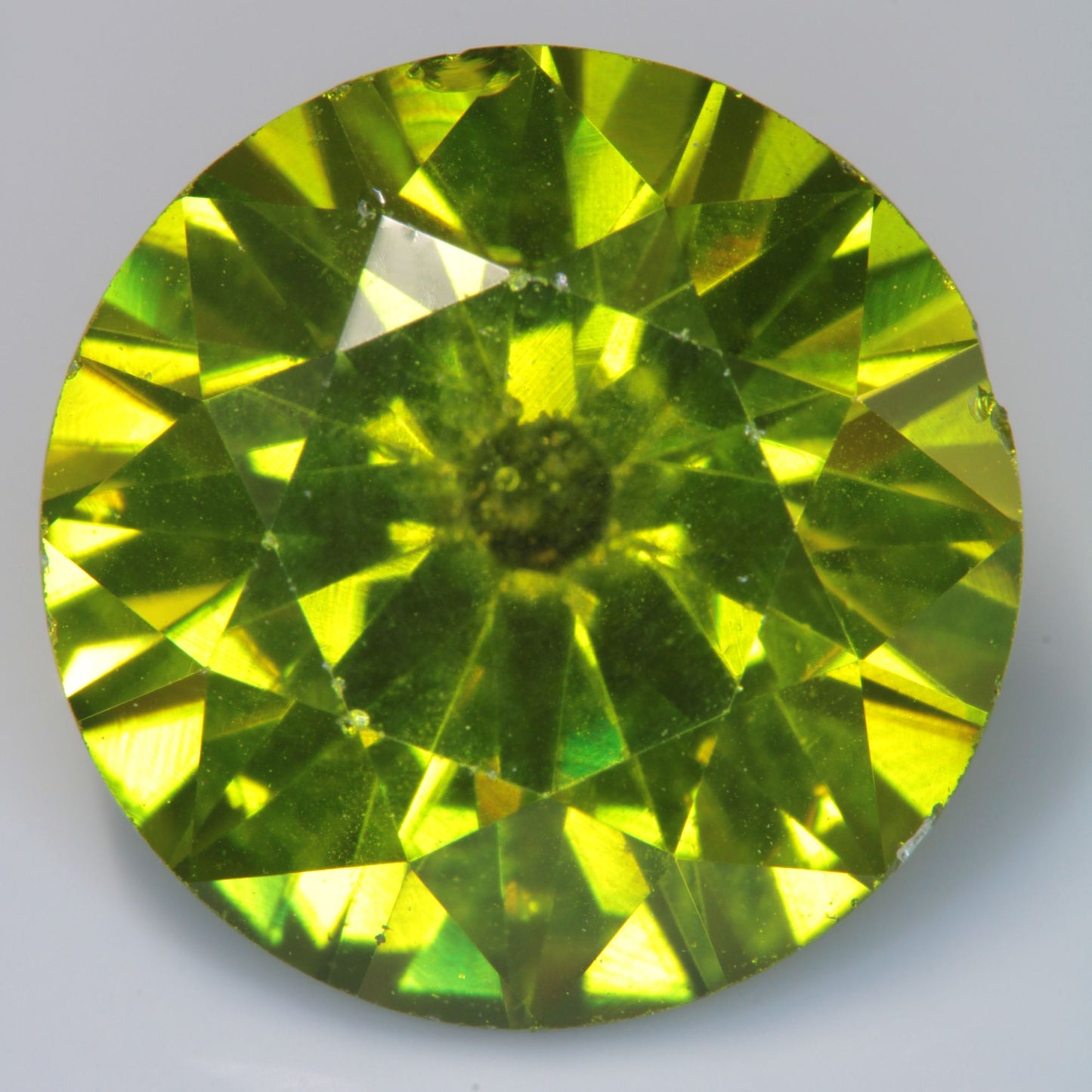 Faceted Round Ce/Nd YAG Gemstone with “Bullseye” Pink Fluorescence in the Yellow Crystal
