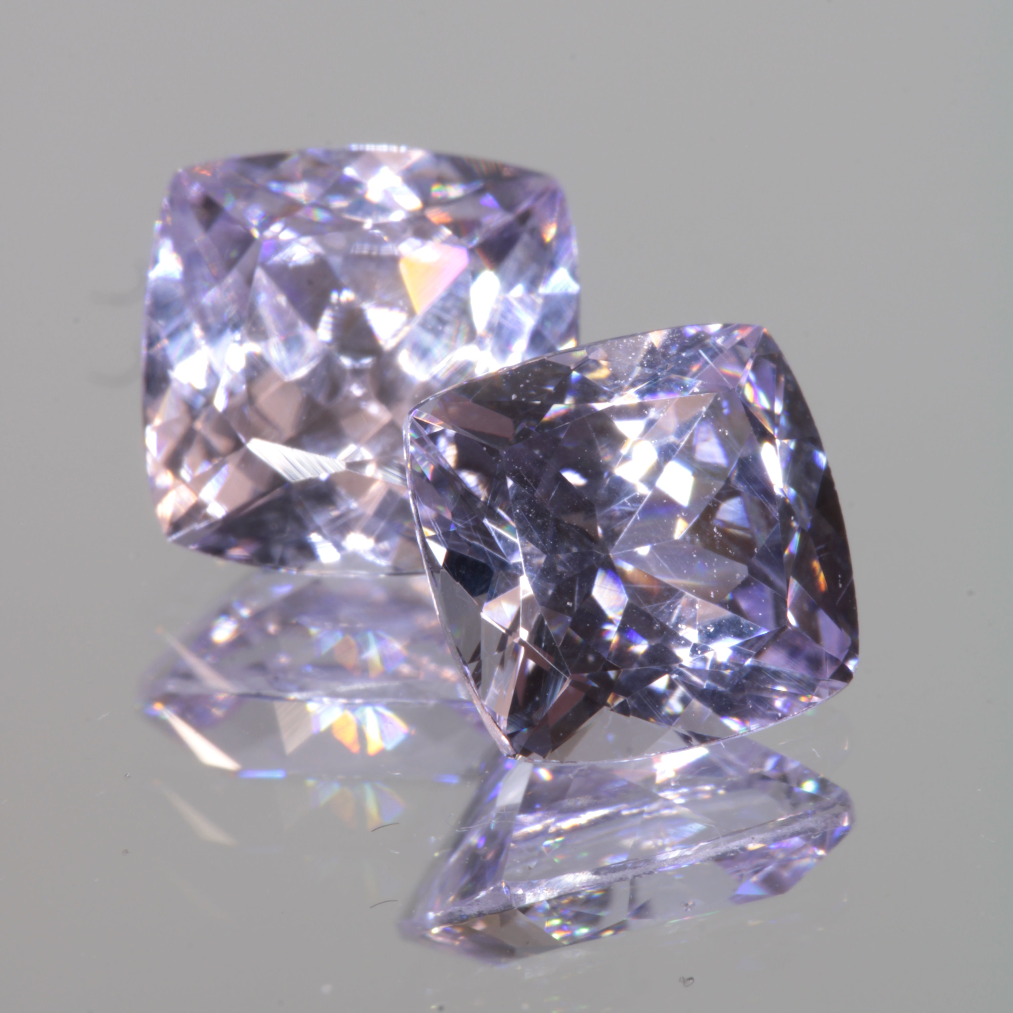Pure Nd:YAG Calibrated Gems, Violet Laser Garnet Loose Stones