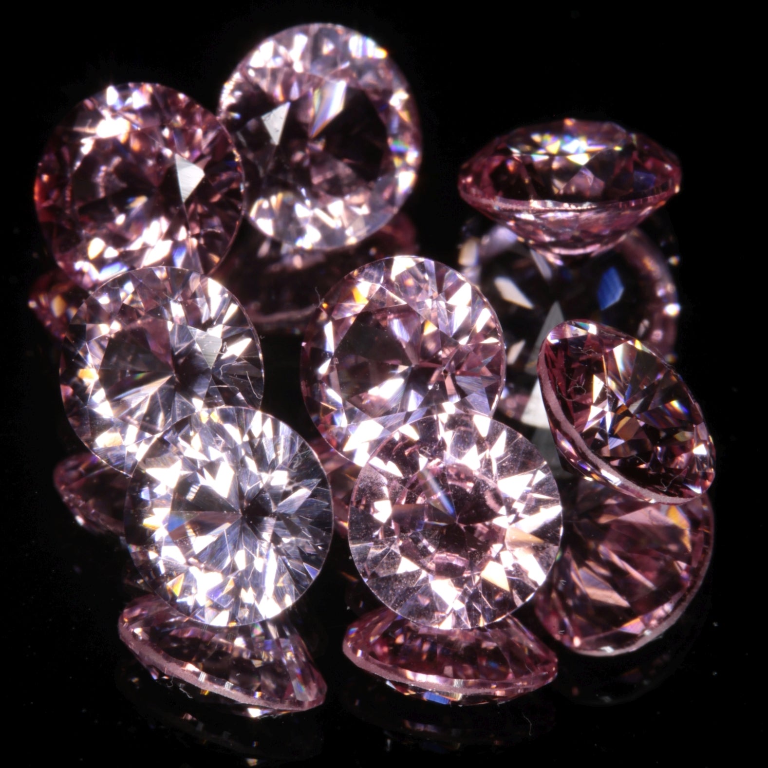 Ti:Sapph Round Faceted Gem