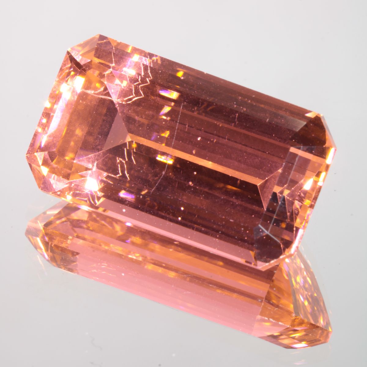 faceted Round YAG:Er Gem