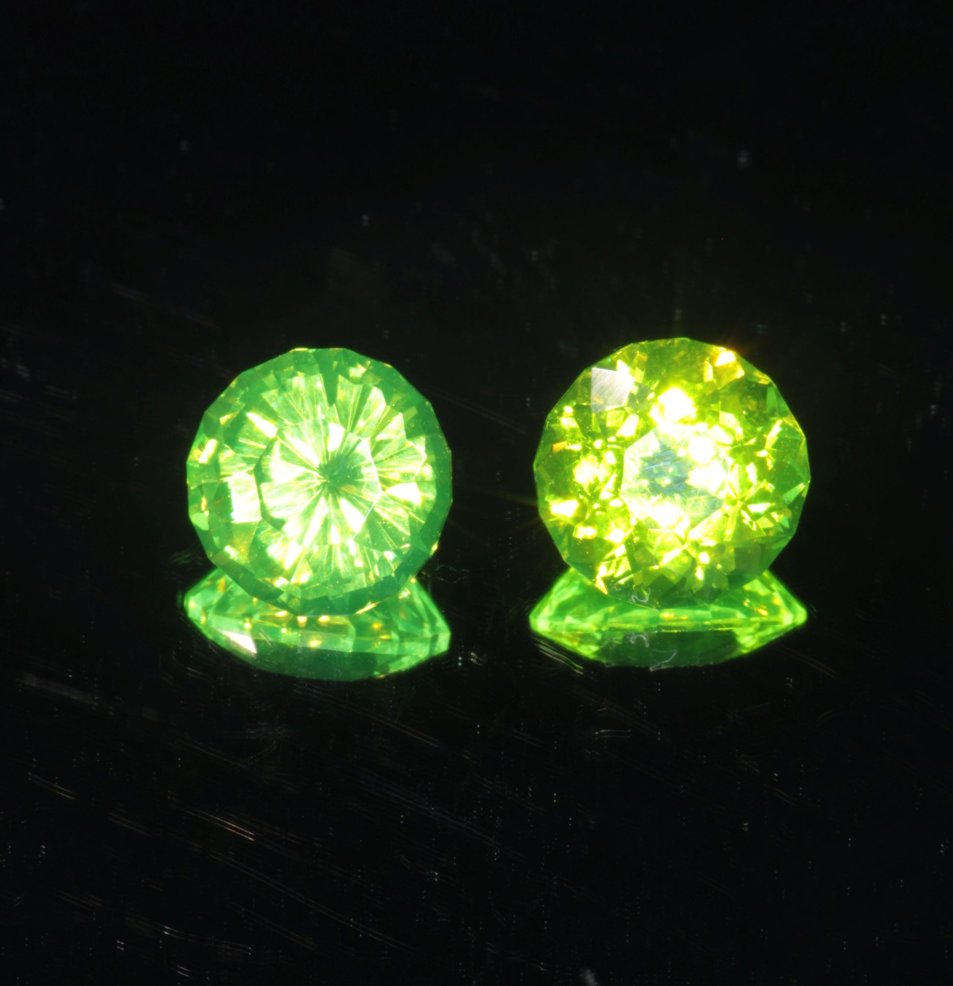 Green glowing LuAG lumogarnet gemstones
