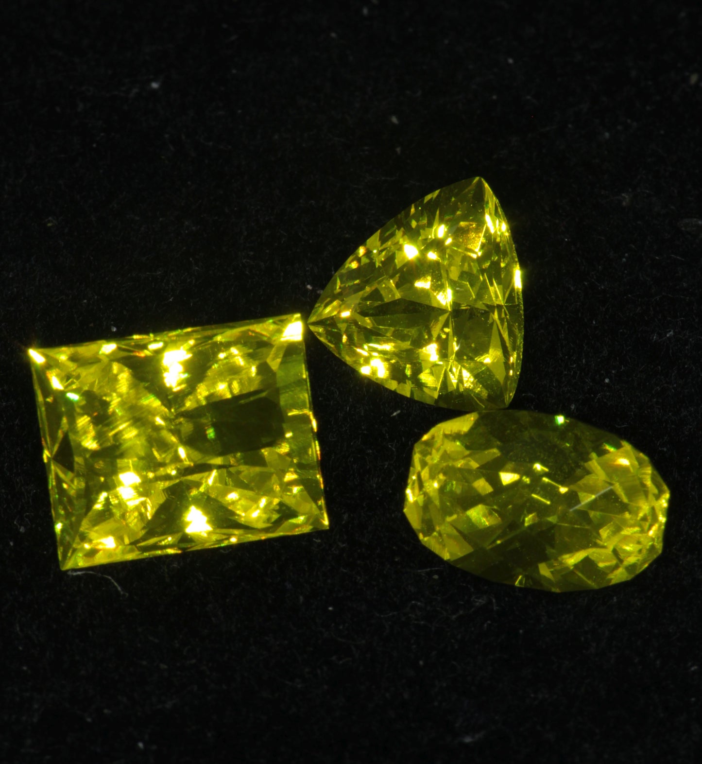 Glow in the Dark GAGG Lumogarnet High Glow Loose Faceted Stones