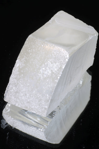 Lithium Niobate Facet Rough, High Brilliance and Dispersion