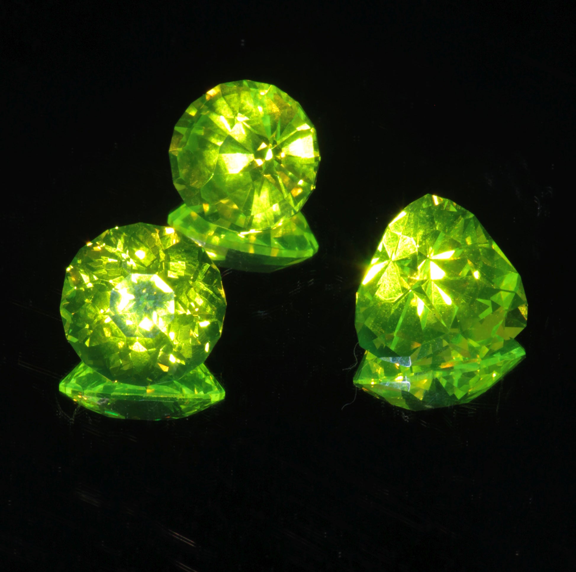 Green glowing LuAG lumogarnet gemstones
