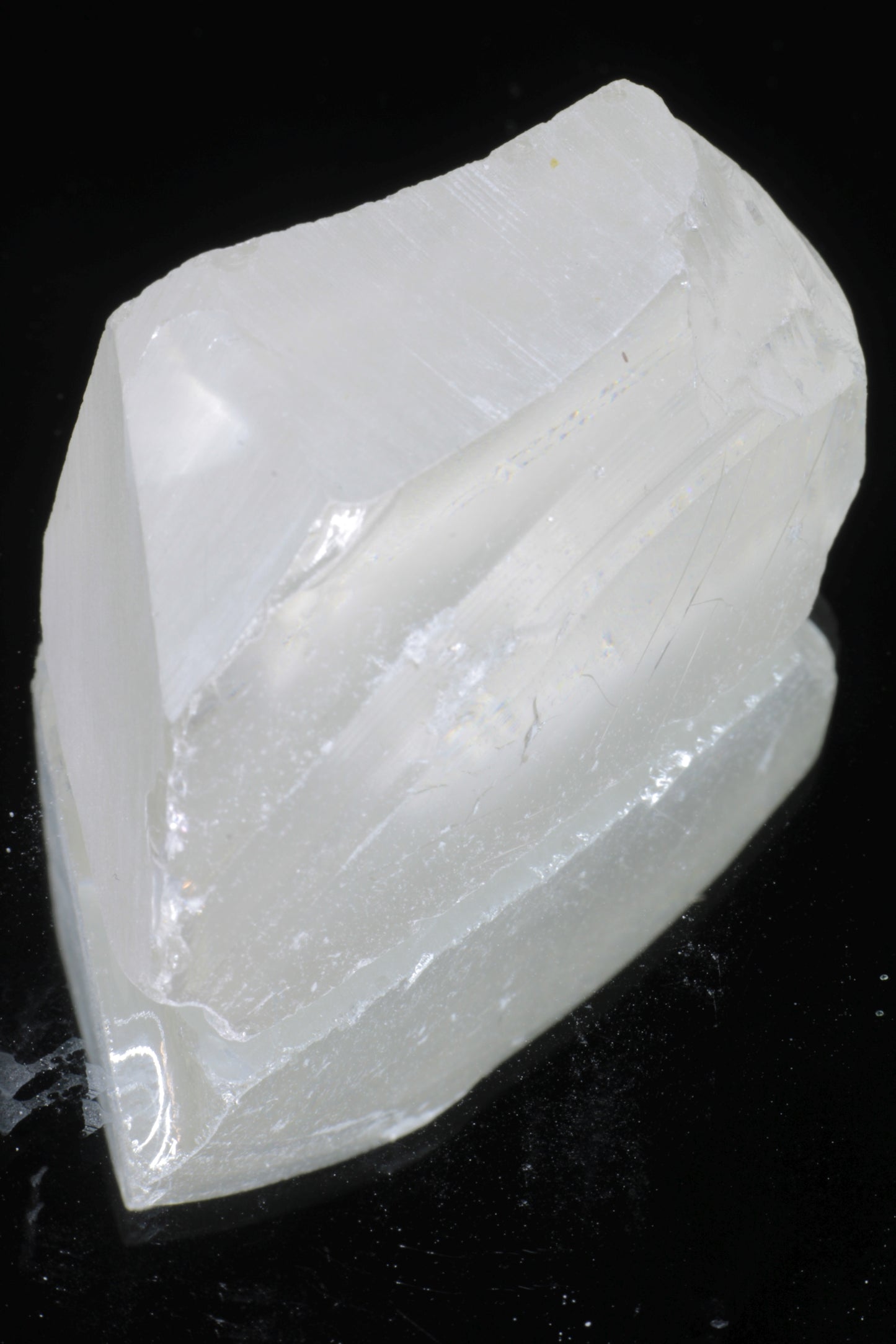 Lithium Niobate Facet Rough, High Brilliance and Dispersion