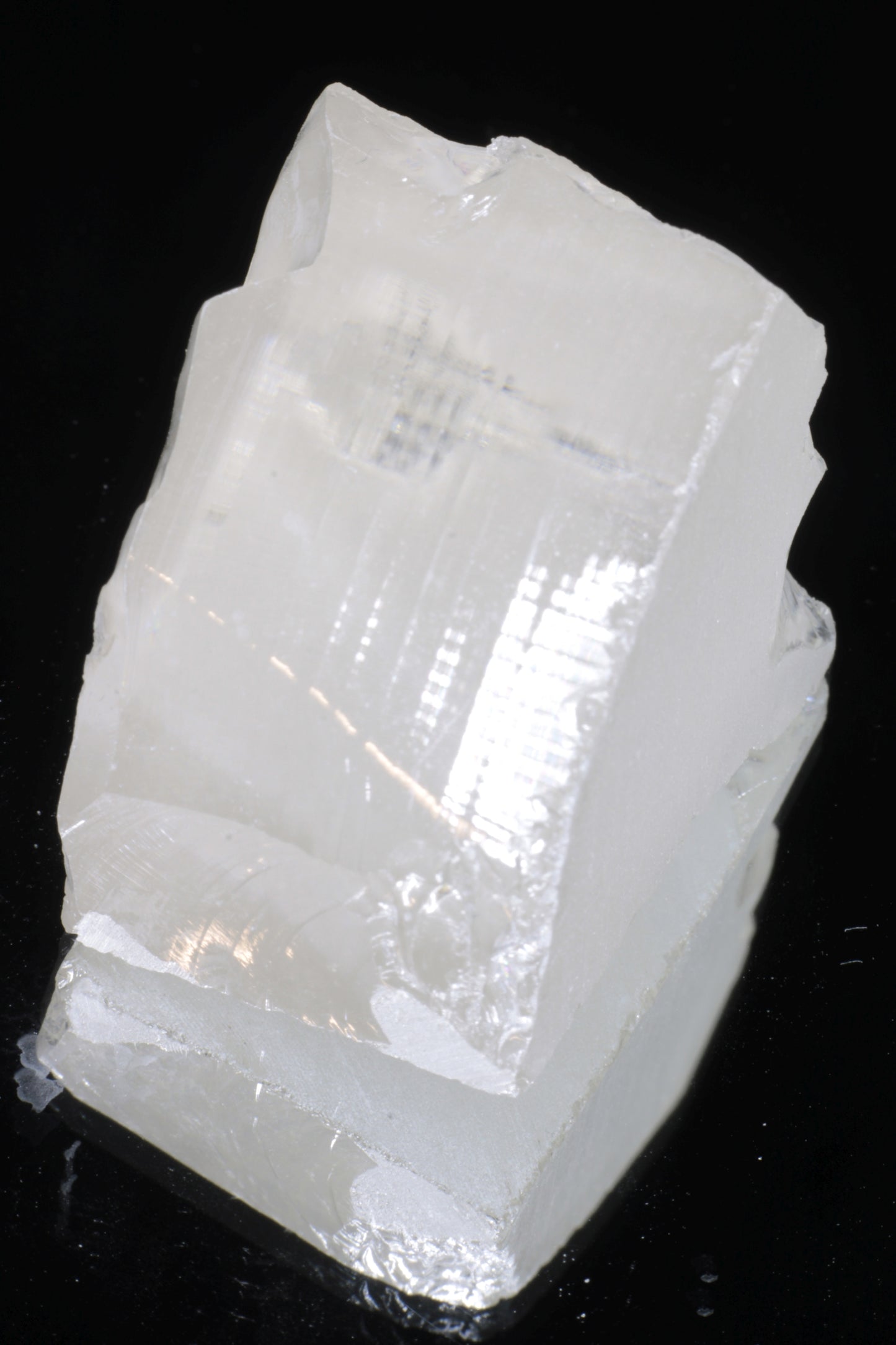 Lithium Niobate Facet Rough, High Brilliance and Dispersion