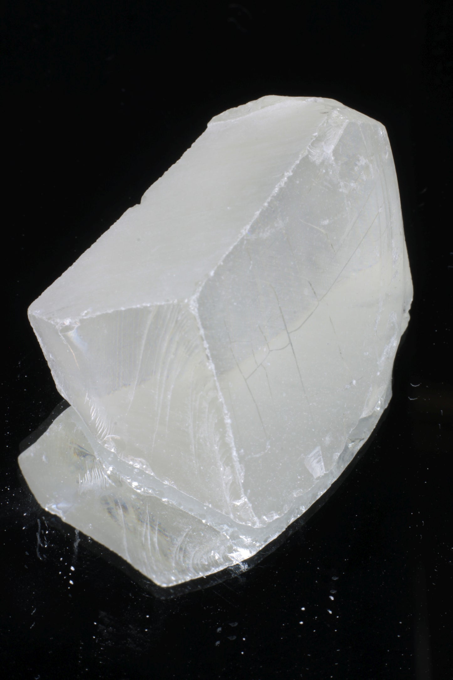 Lithium Niobate Facet Rough, High Brilliance and Dispersion