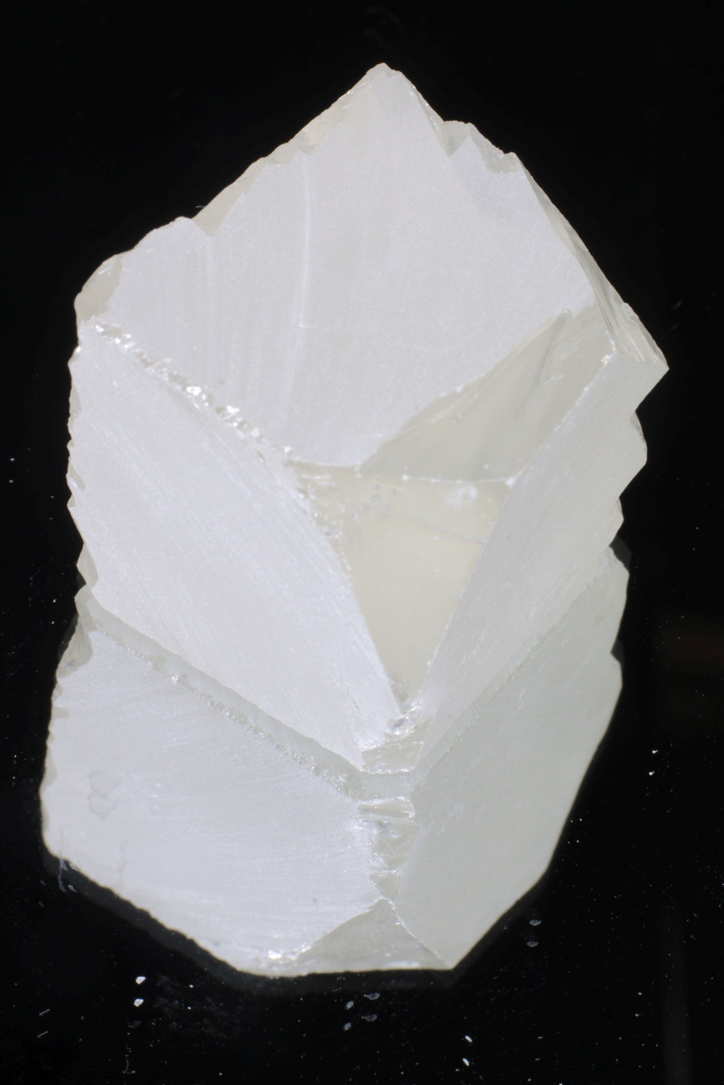 Lithium Niobate Facet Rough, High Brilliance and Dispersion