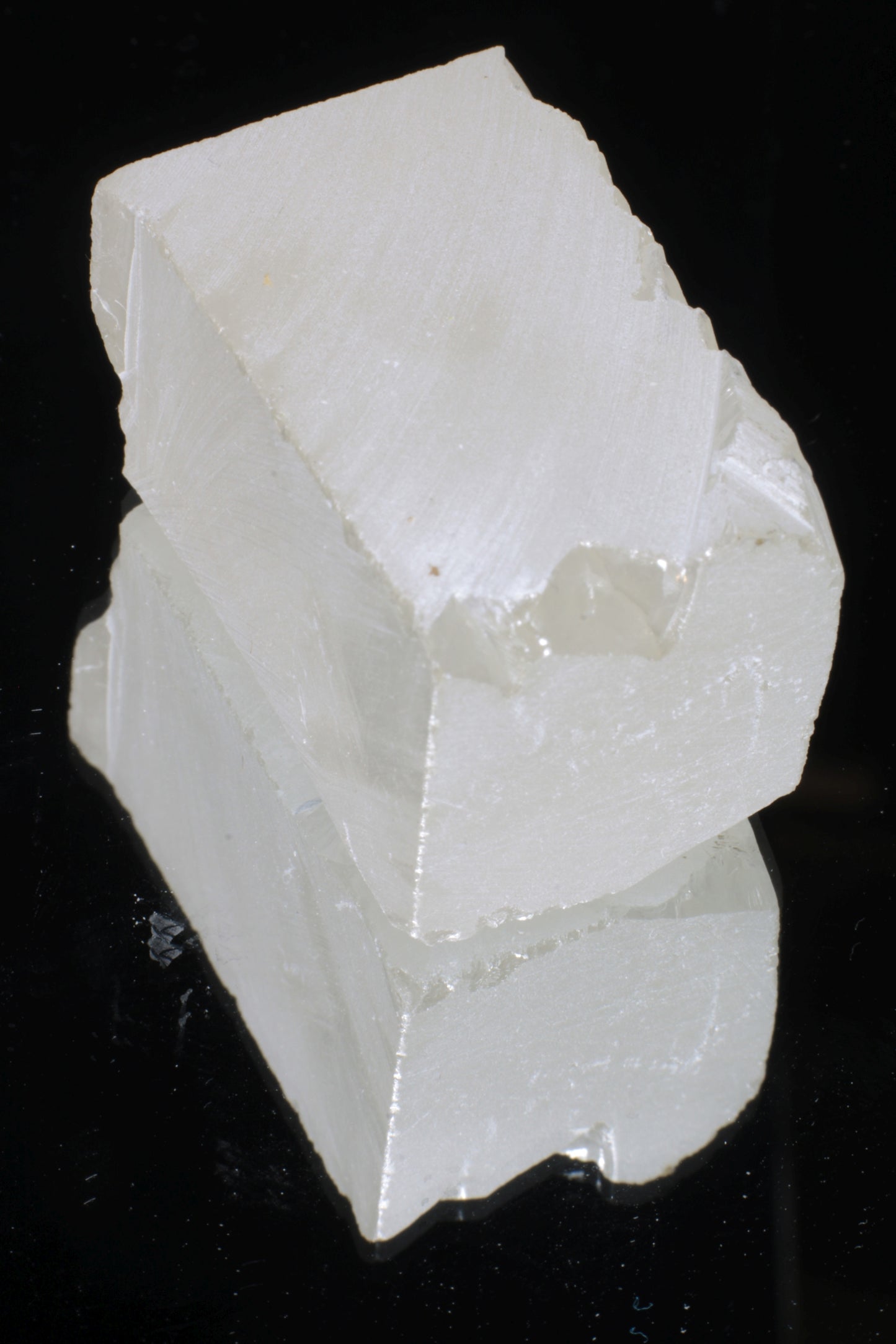 Lithium Niobate Facet Rough, High Brilliance and Dispersion