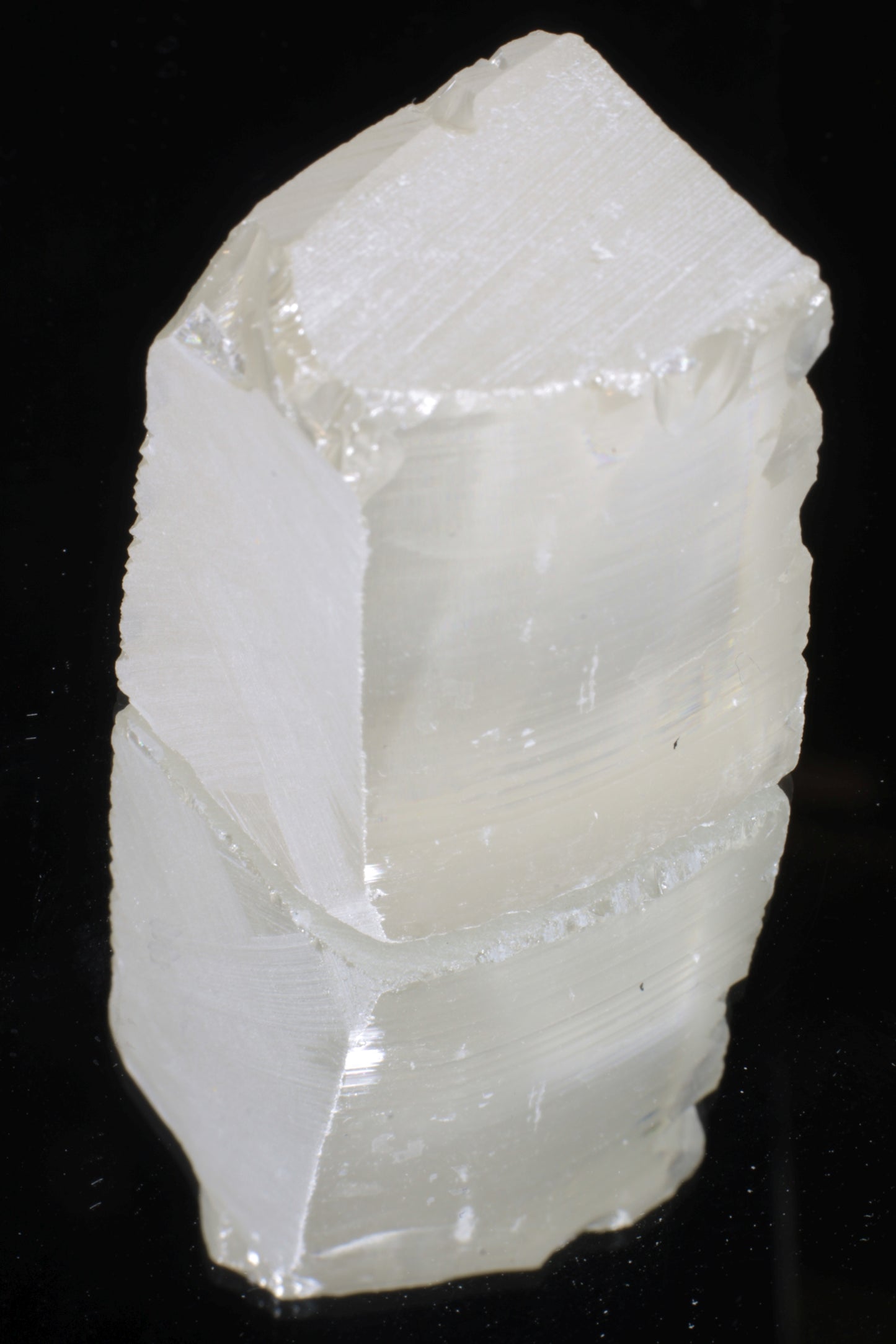 Lithium Niobate Facet Rough, High Brilliance and Dispersion