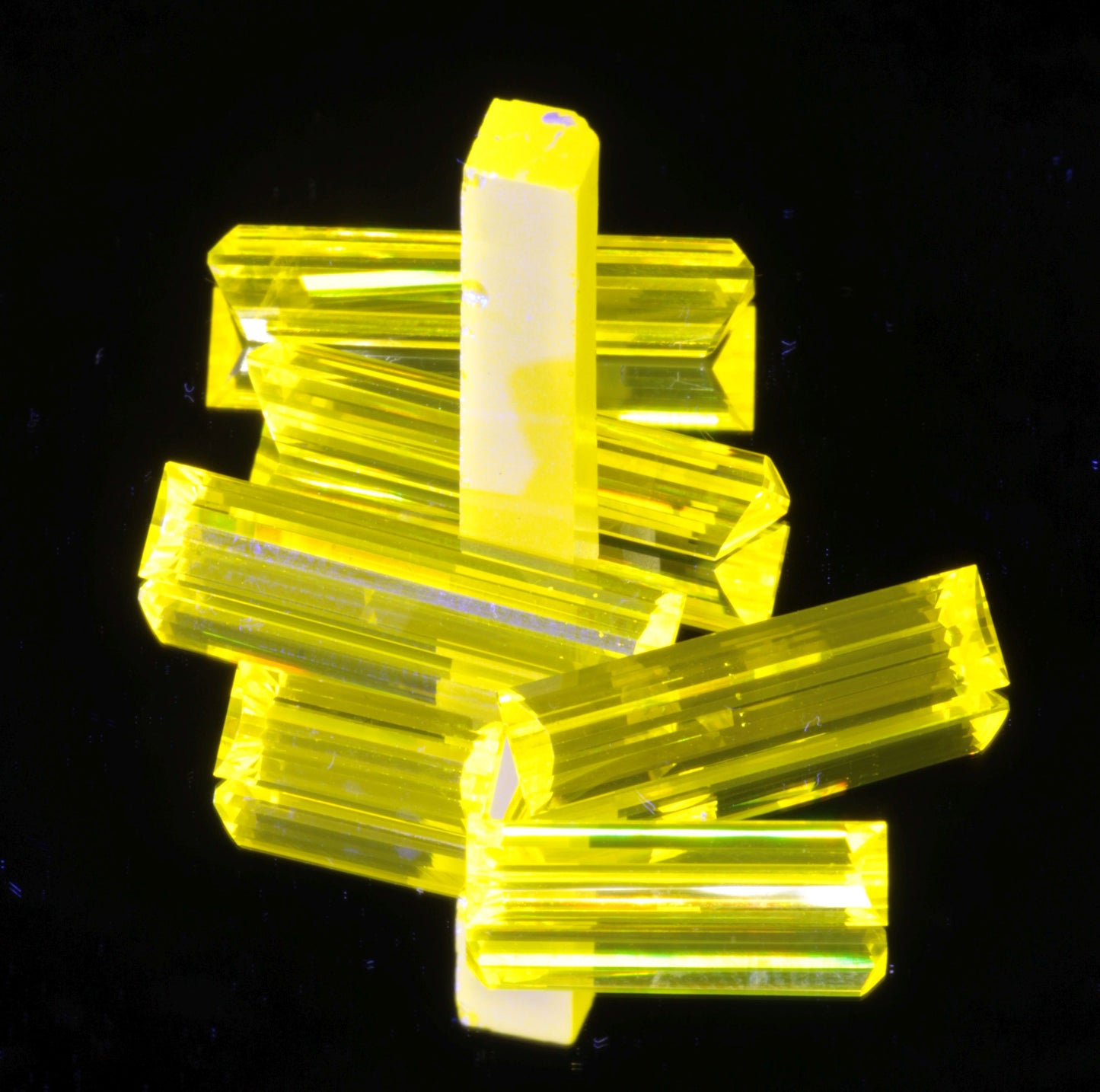 GAGG Pixels, Yellow Lumogarnet Scintillator  (Day Glow Fluorescence, Slight Phosphorescence)