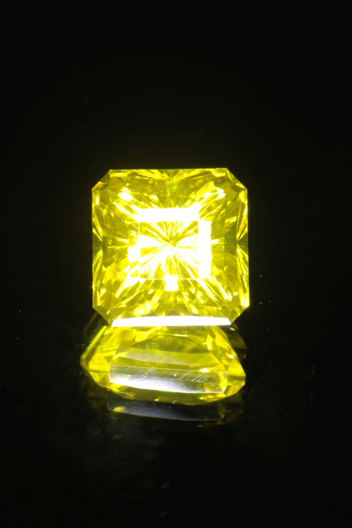 Glow in the Dark GAGG Lumogarnet High Glow Loose Faceted Stones