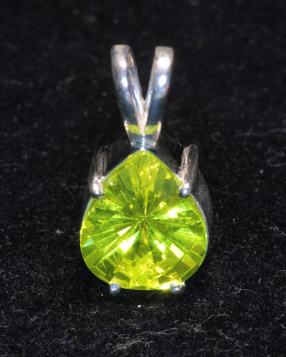 Glow in the Dark Phosphorescent GAGG Lab Garnet Pendants, High Glow Lumogarnet