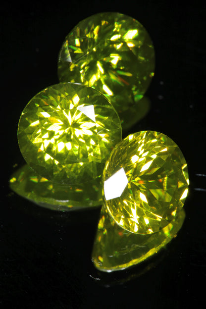 Zombie Garnet, Yellow Green Laser Garnet Faceted Stones, Ce+?? YAG