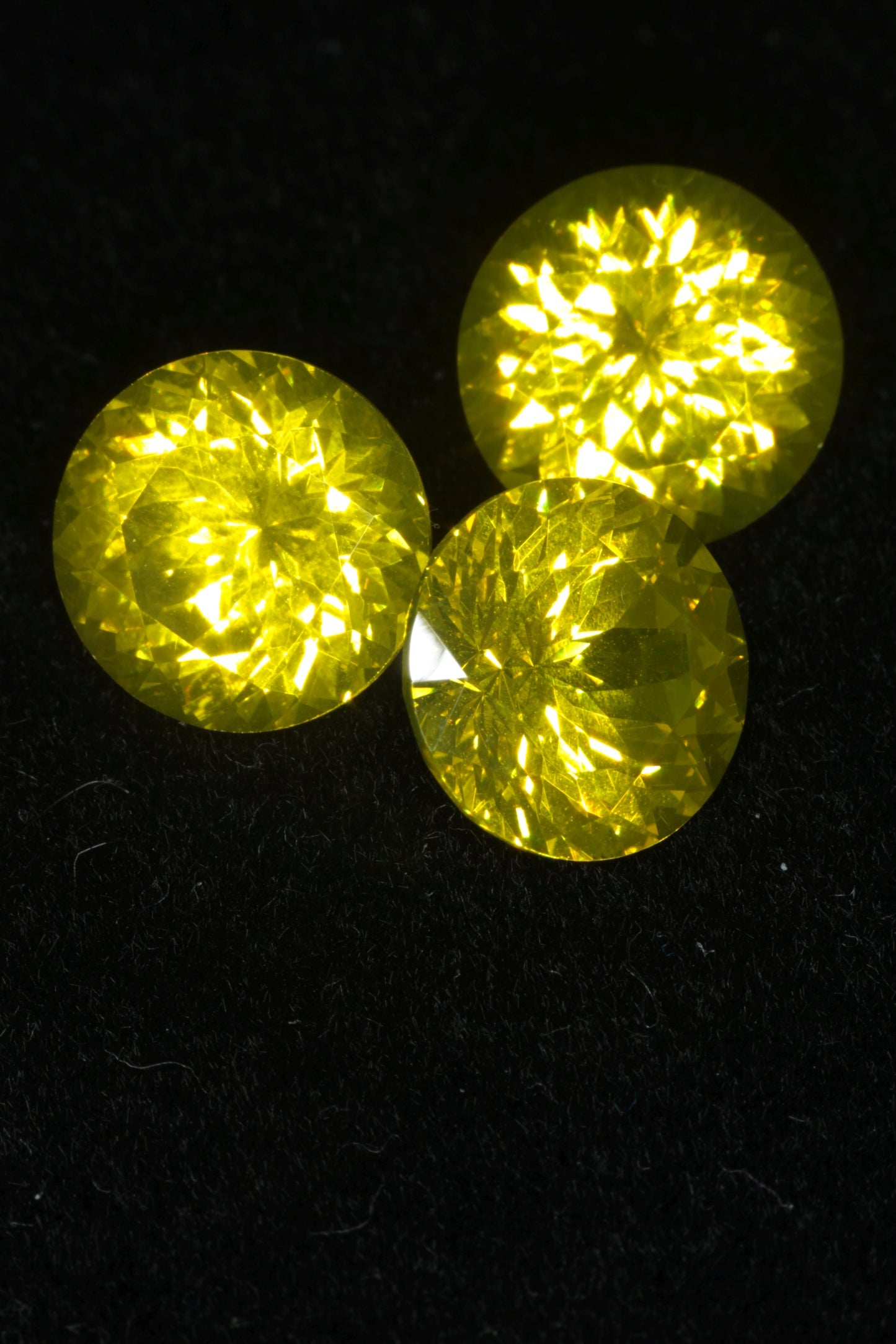 Special Cerium YAG Lumogarnet Loose Faceted Stones, Orange Fluorescence