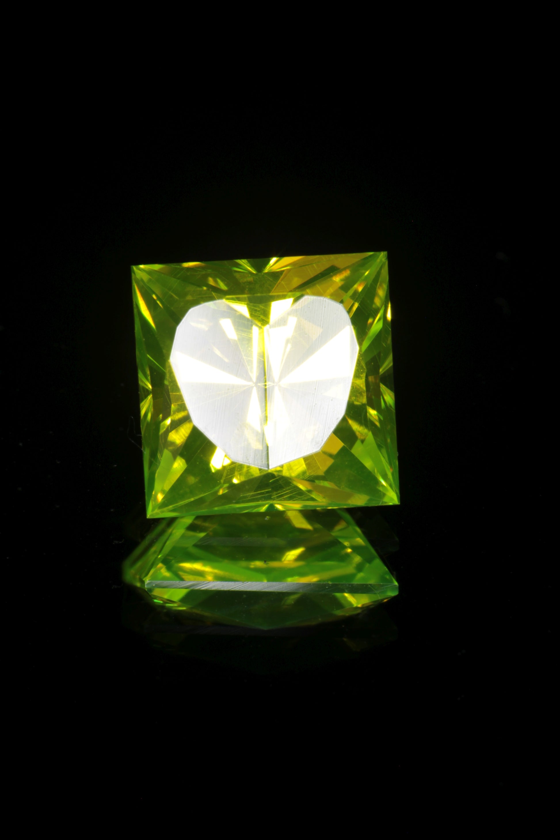 Green glowing LuAG lumogarnet gemstones