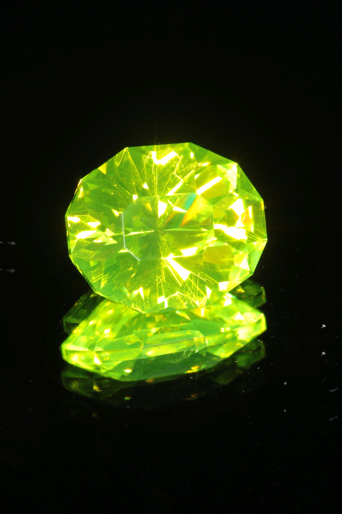 Green glowing LuAG lumogarnet gemstones