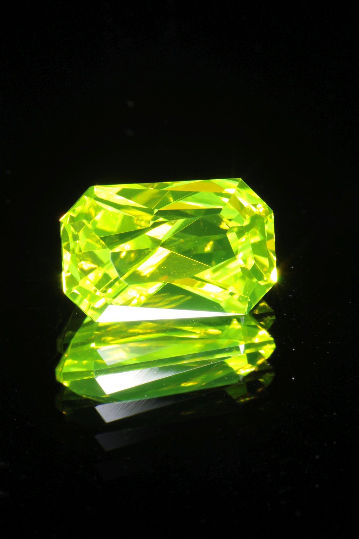 Green glowing LuAG lumogarnet gemstones