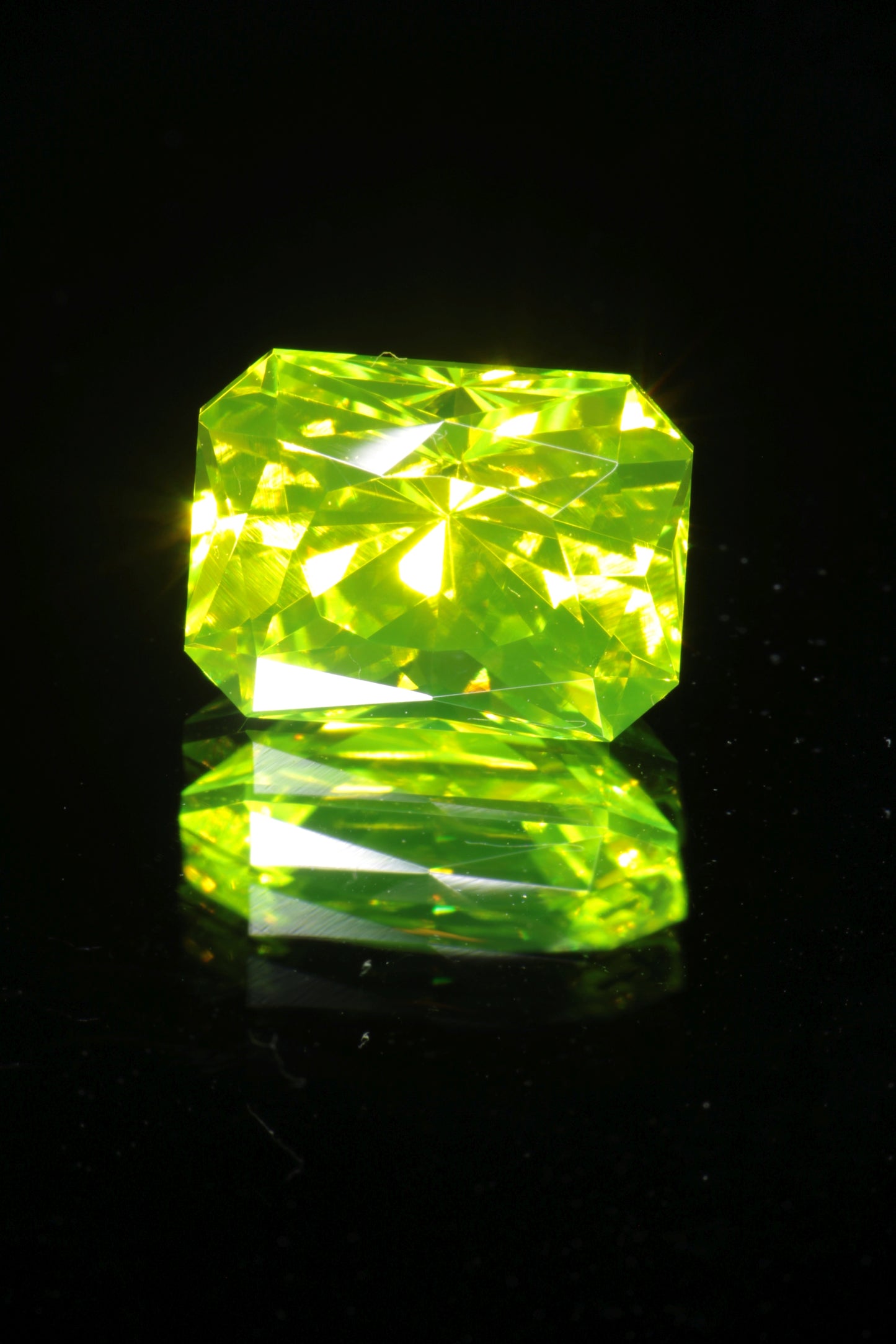 Green glowing LuAG lumogarnet gemstones