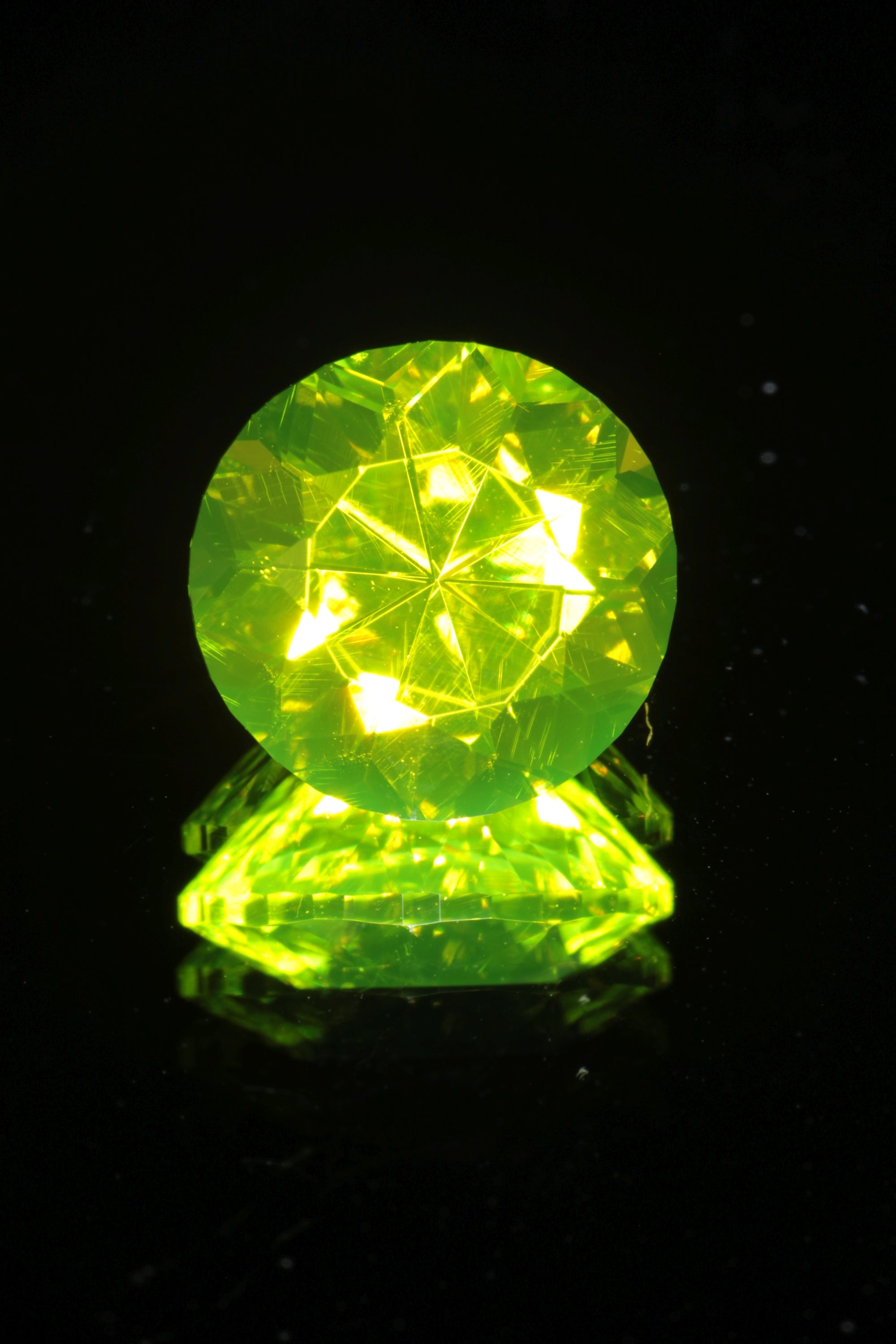 Green glowing LuAG lumogarnet gemstones