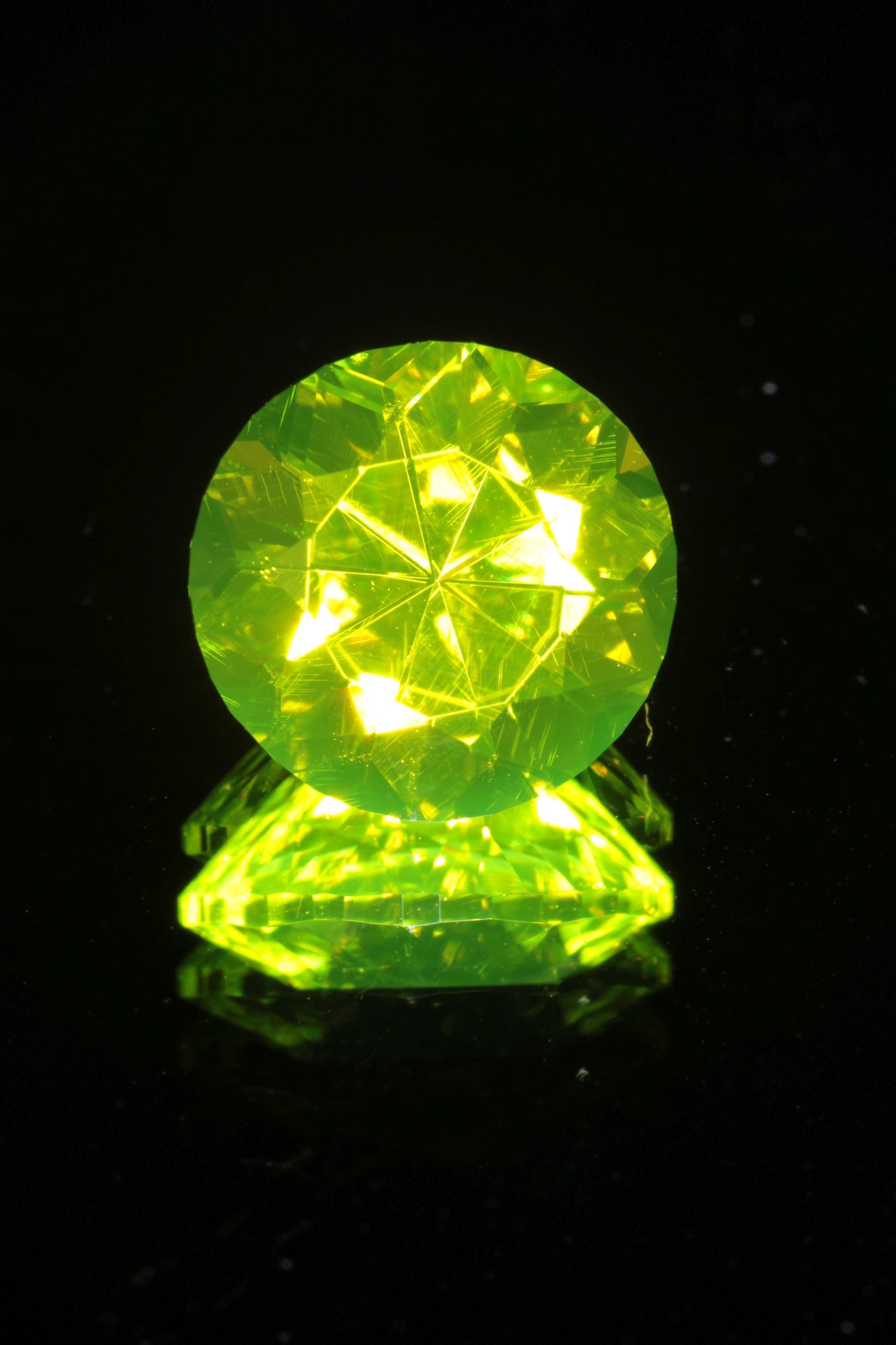 Green glowing LuAG lumogarnet gemstones