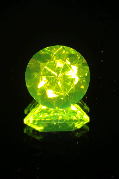 Green glowing LuAG lumogarnet gemstones