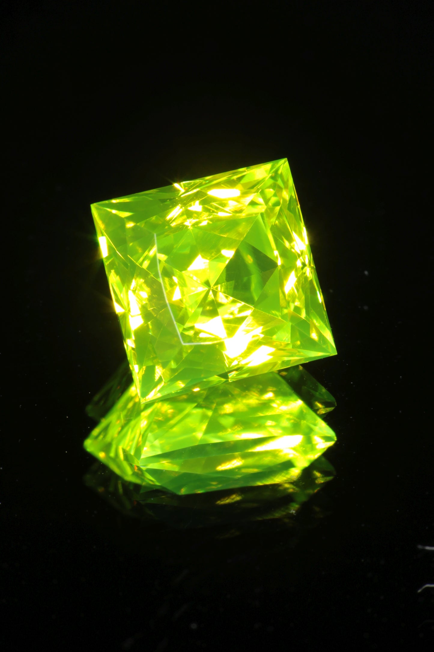 Green glowing LuAG lumogarnet gemstones