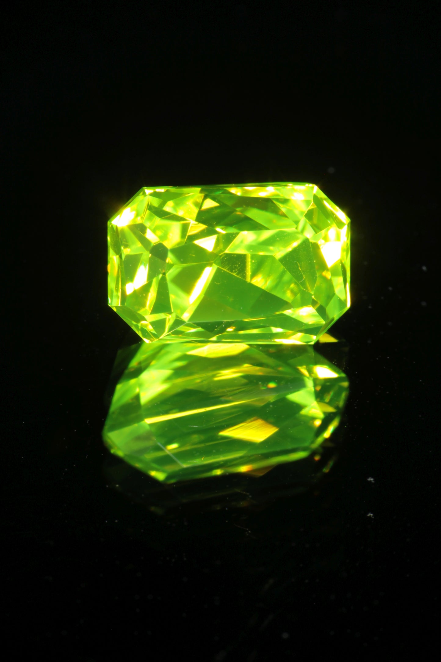 Green glowing LuAG lumogarnet gemstones