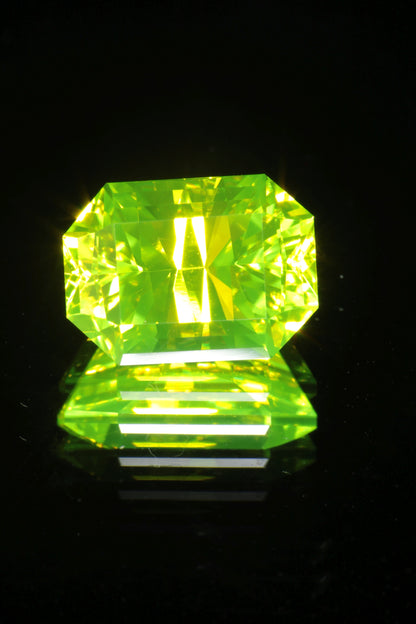 Green glowing LuAG lumogarnet gemstones