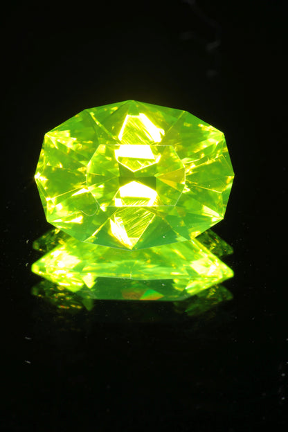 Green glowing LuAG lumogarnet gemstones