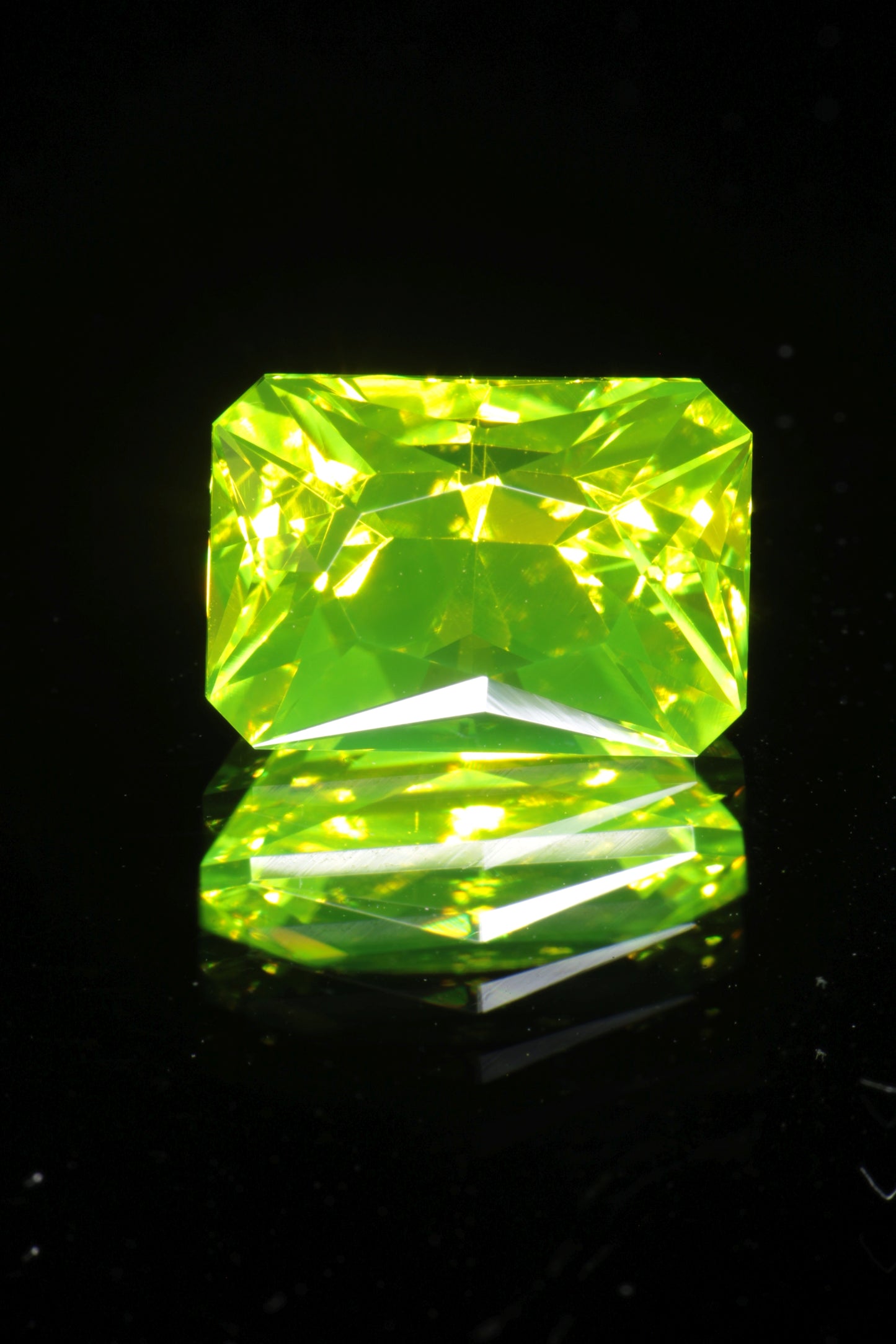 Green glowing LuAG lumogarnet gemstones