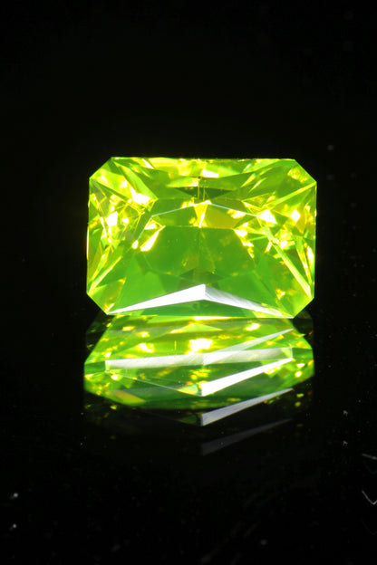 Green glowing LuAG lumogarnet gemstones