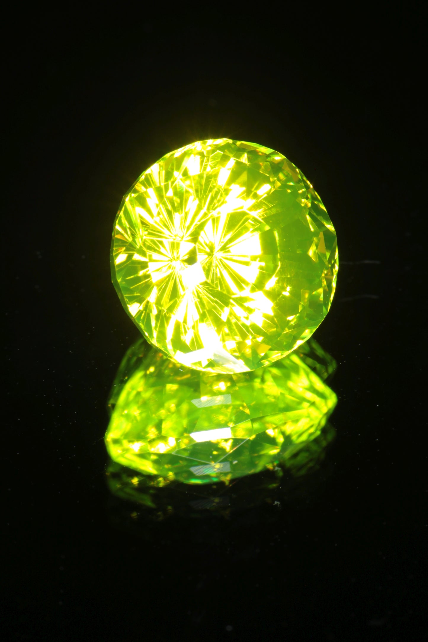 Green glowing LuAG lumogarnet gemstones