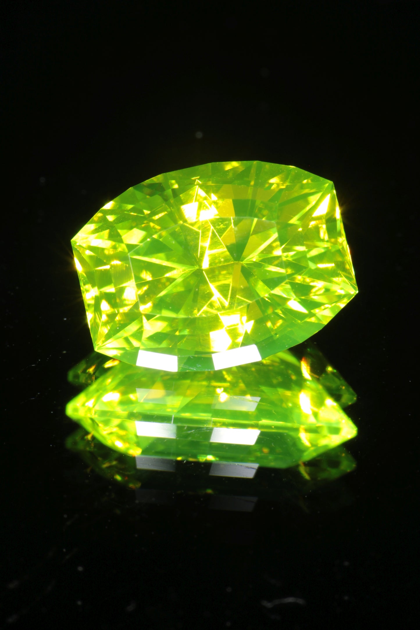 Green glowing LuAG lumogarnet gemstones