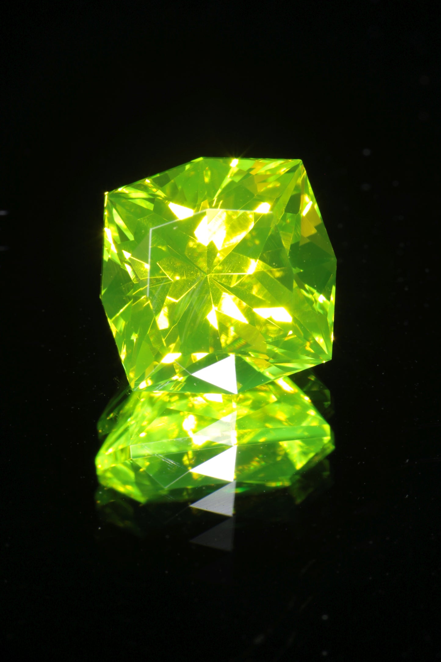 Green glowing LuAG lumogarnet gemstones