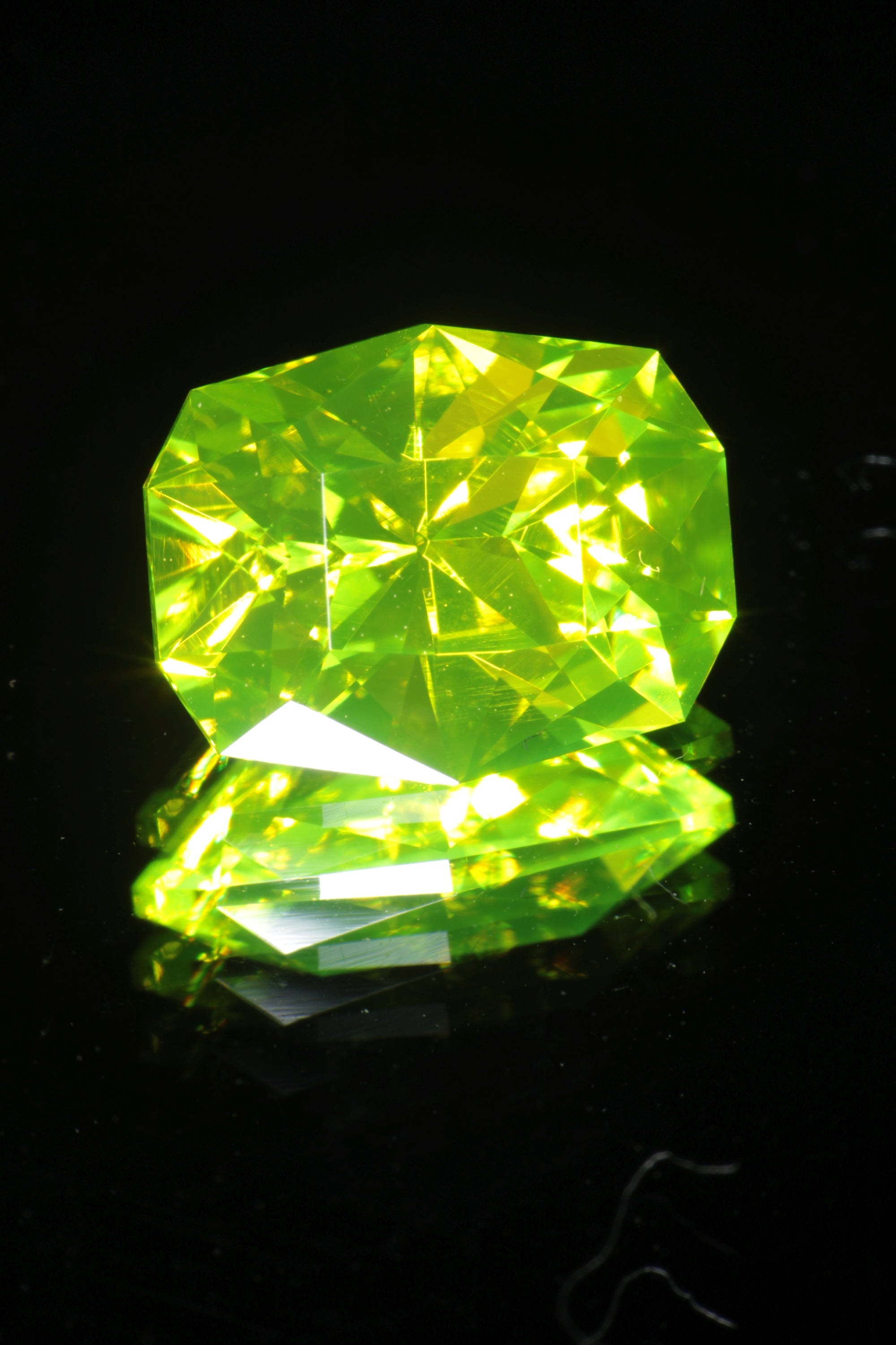 Green glowing LuAG lumogarnet gemstones