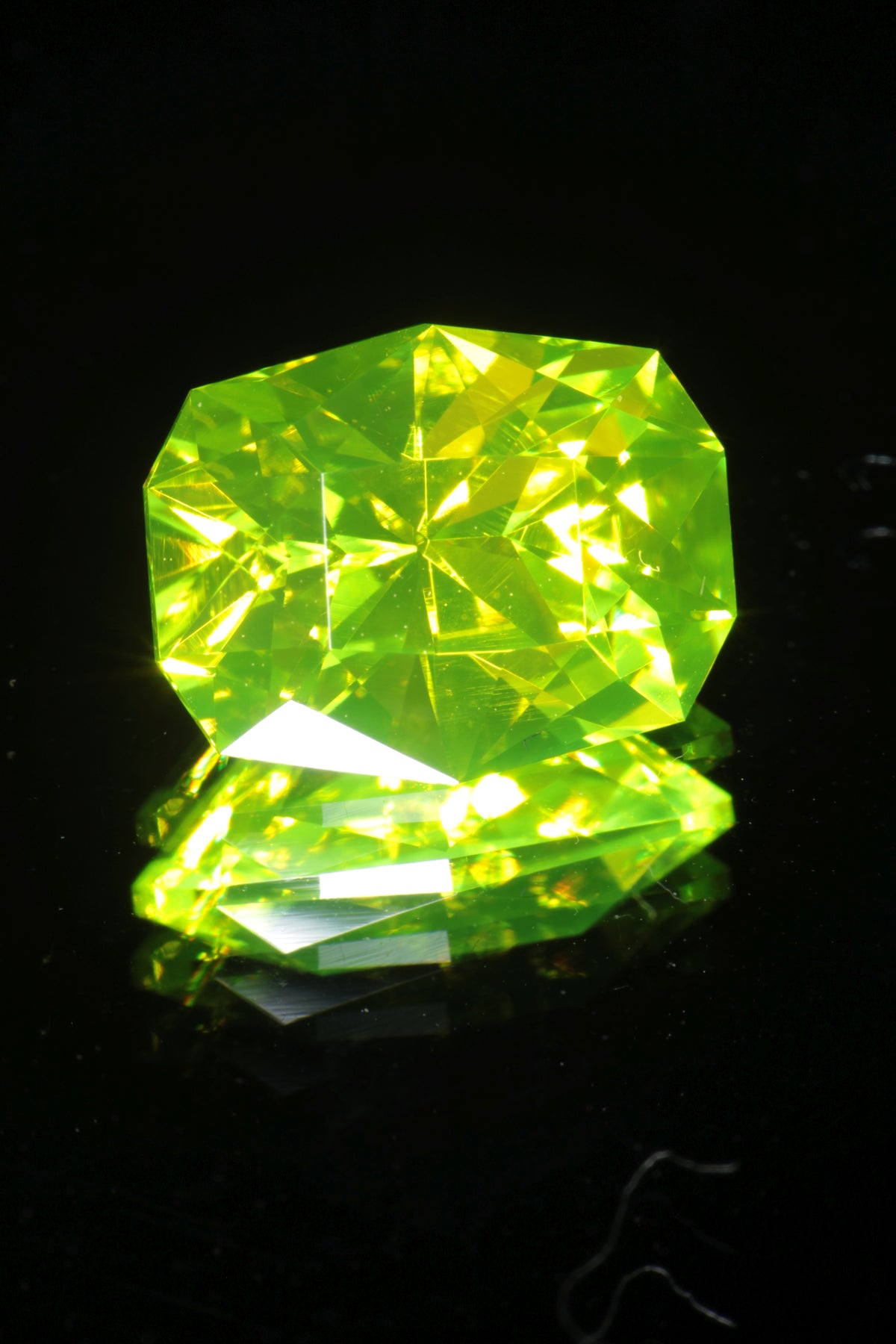 Green glowing LuAG lumogarnet gemstones