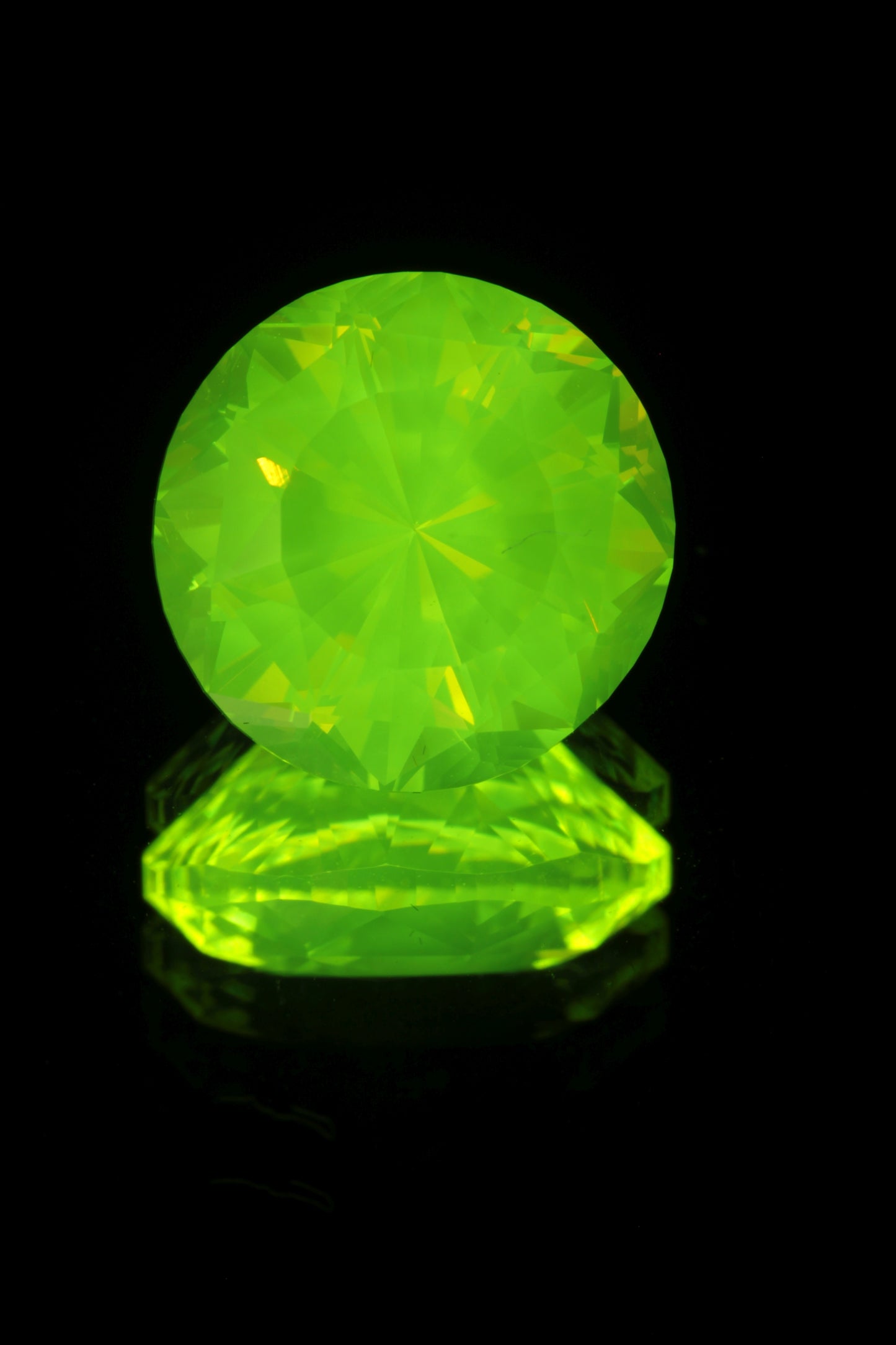 Green glowing LuAG lumogarnet gemstones