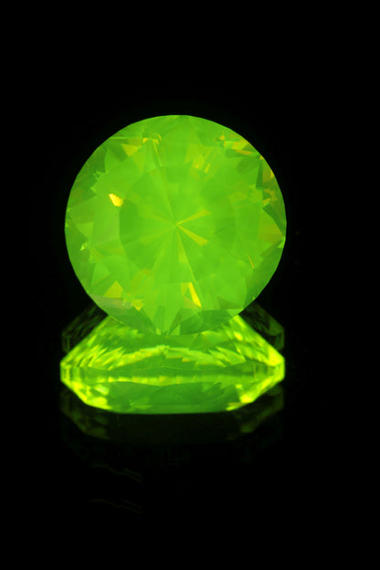 Green glowing LuAG lumogarnet gemstones