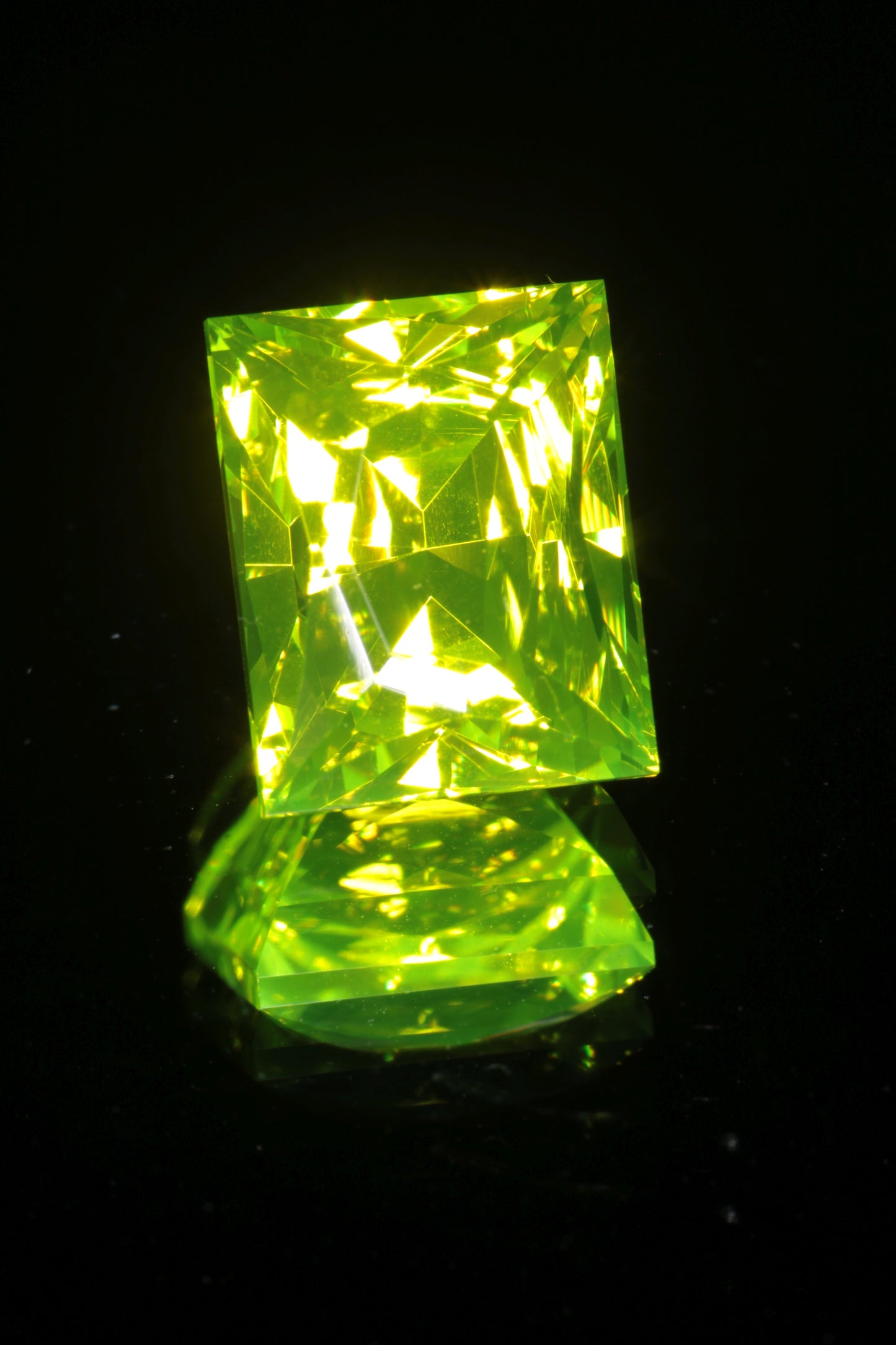 Green glowing LuAG lumogarnet gemstones
