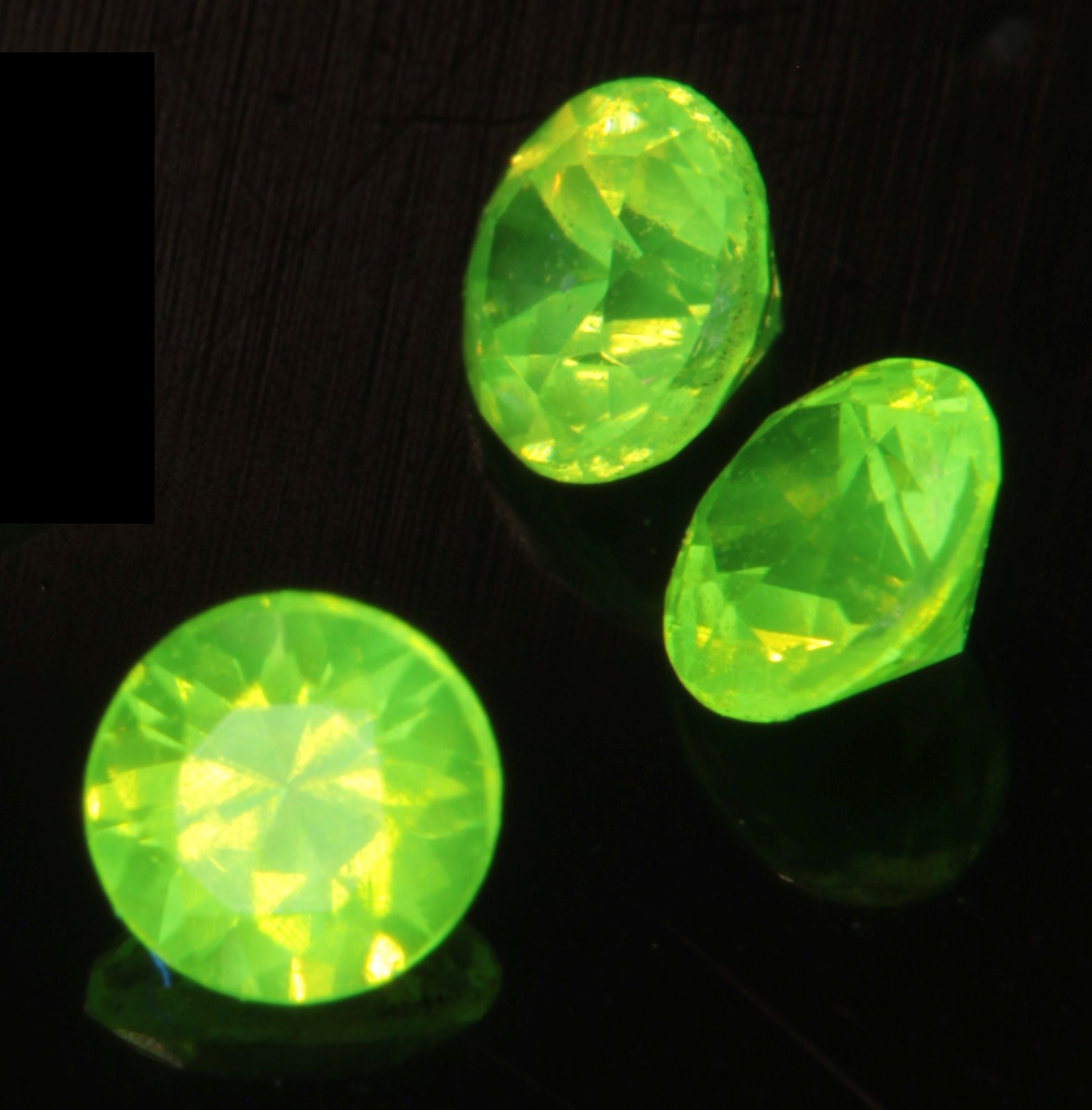 Bright Green LuAG Lumogarnet Round Melee Gemstone