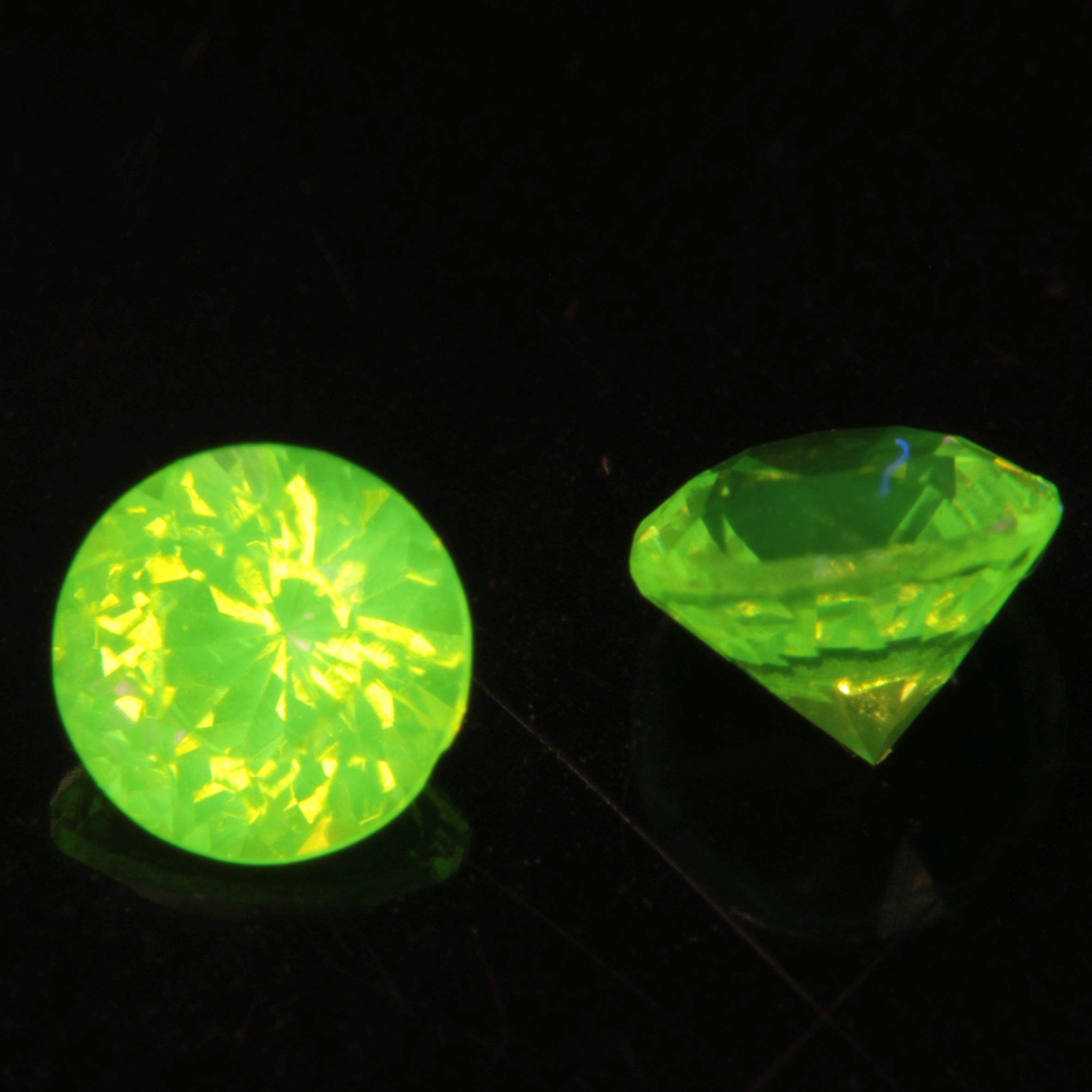 Bright Green LuAG Lumogarnet Round Melee Gemstone