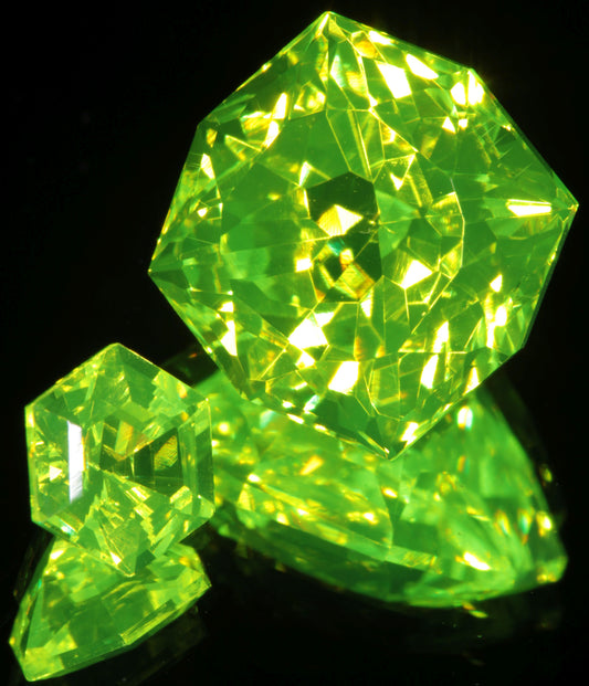 Faceted LuAG Lumogarnets, Green cut Stones in normal light