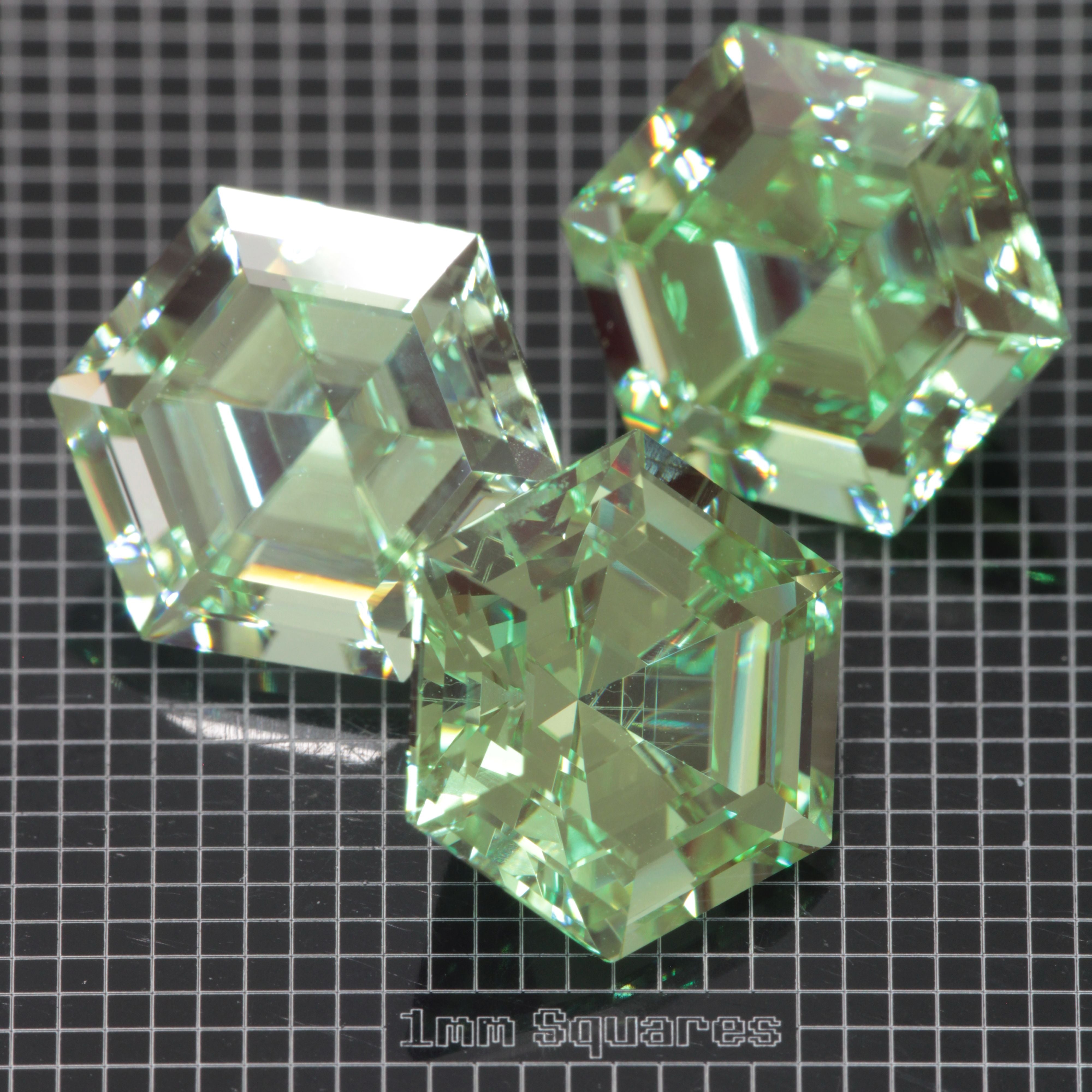 Faceted Round Mint Garnet YAG:Cr3+ Gem